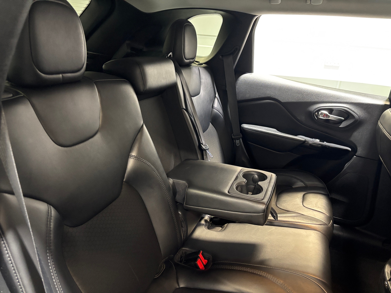 Thumbnail: 2020 Jeep Cherokee - 6