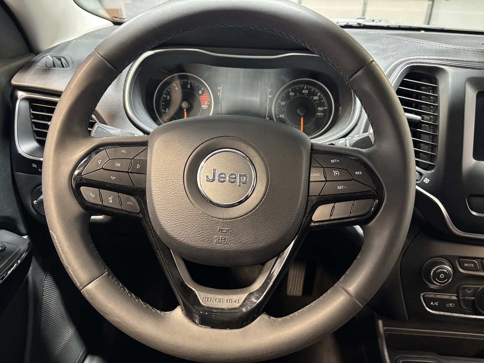 Thumbnail: 2020 Jeep Cherokee - 5