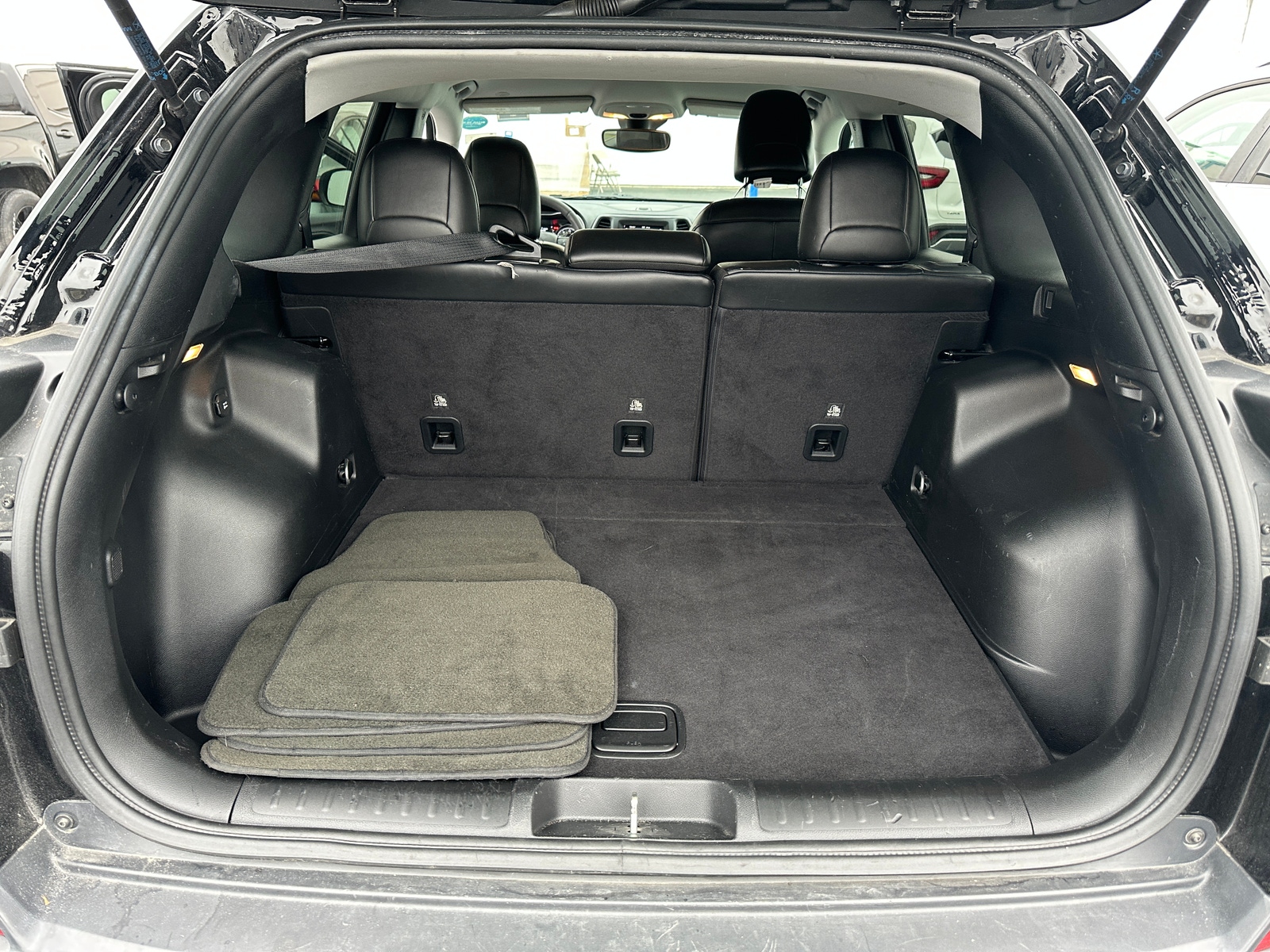 Thumbnail: 2020 Jeep Cherokee - 7