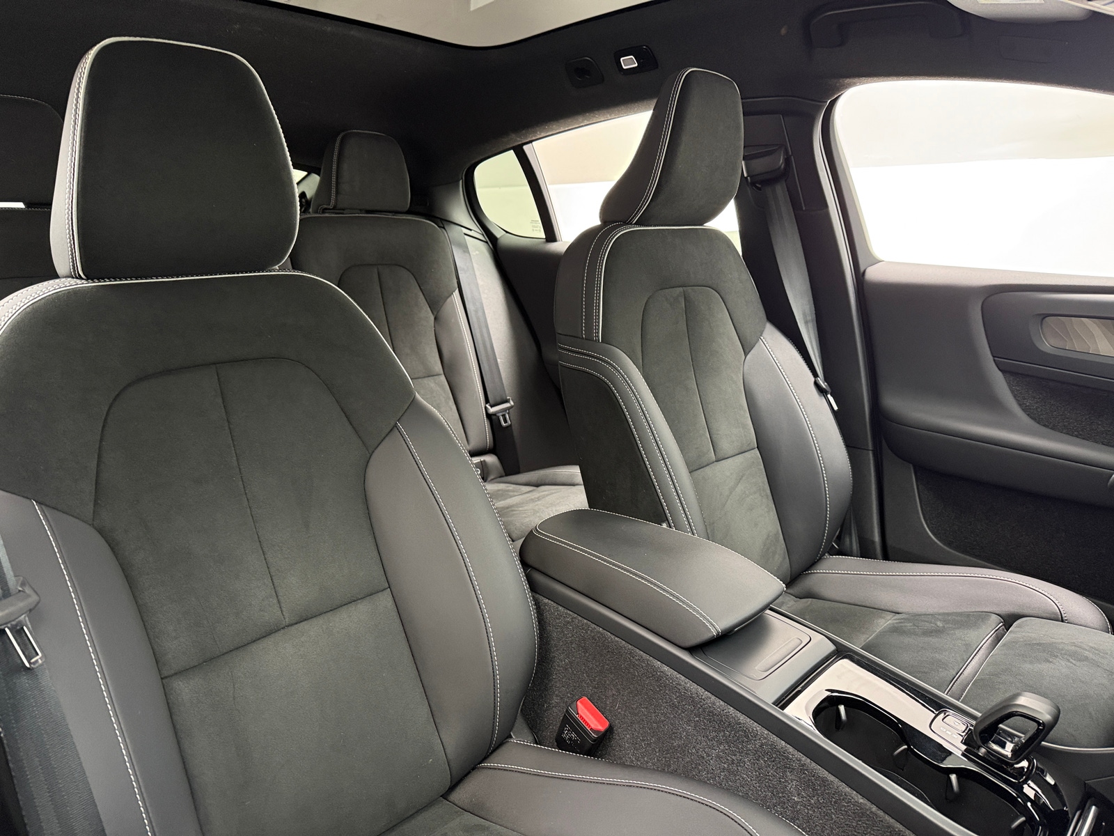 Thumbnail: 2024 Volvo C40 - 2