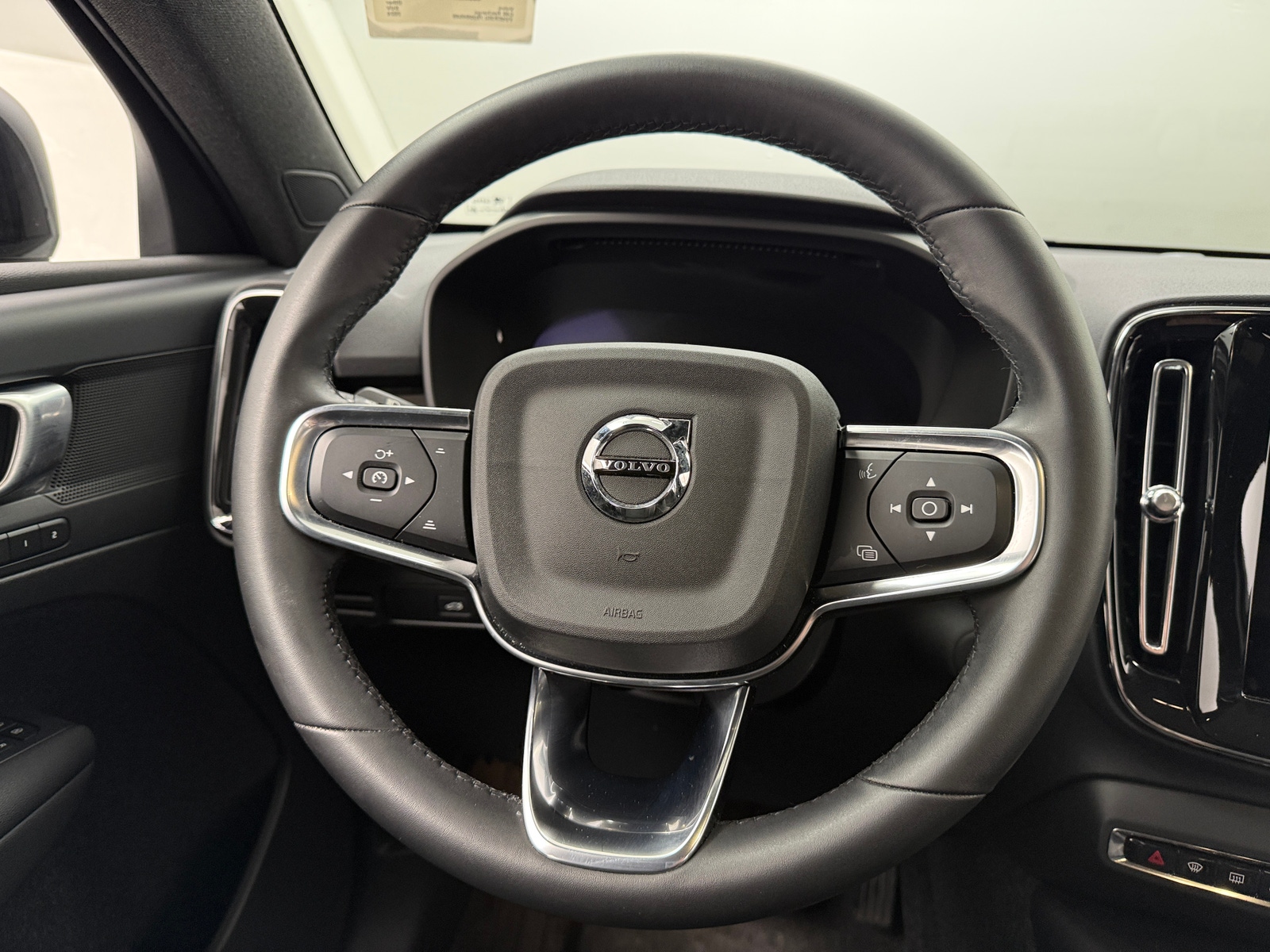 Thumbnail: 2024 Volvo C40 - 5