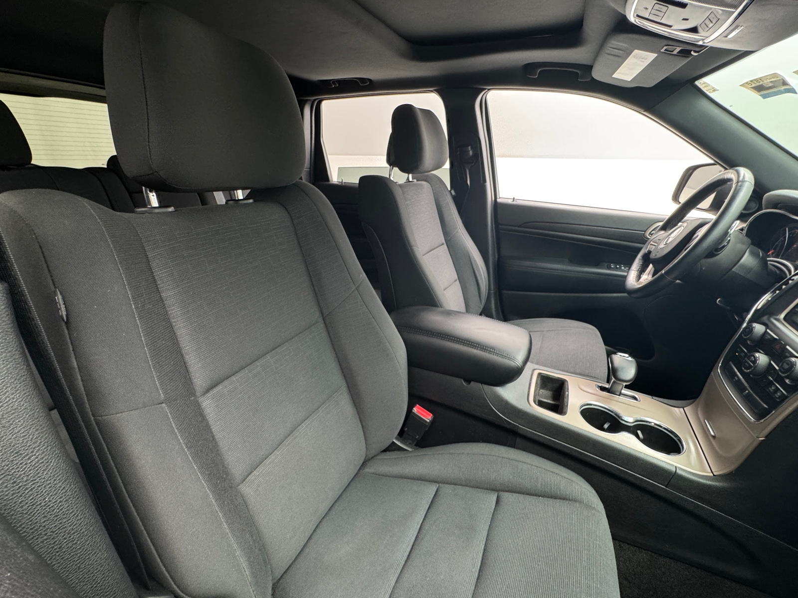 Thumbnail: 2015 Jeep Grand Cherokee - 2