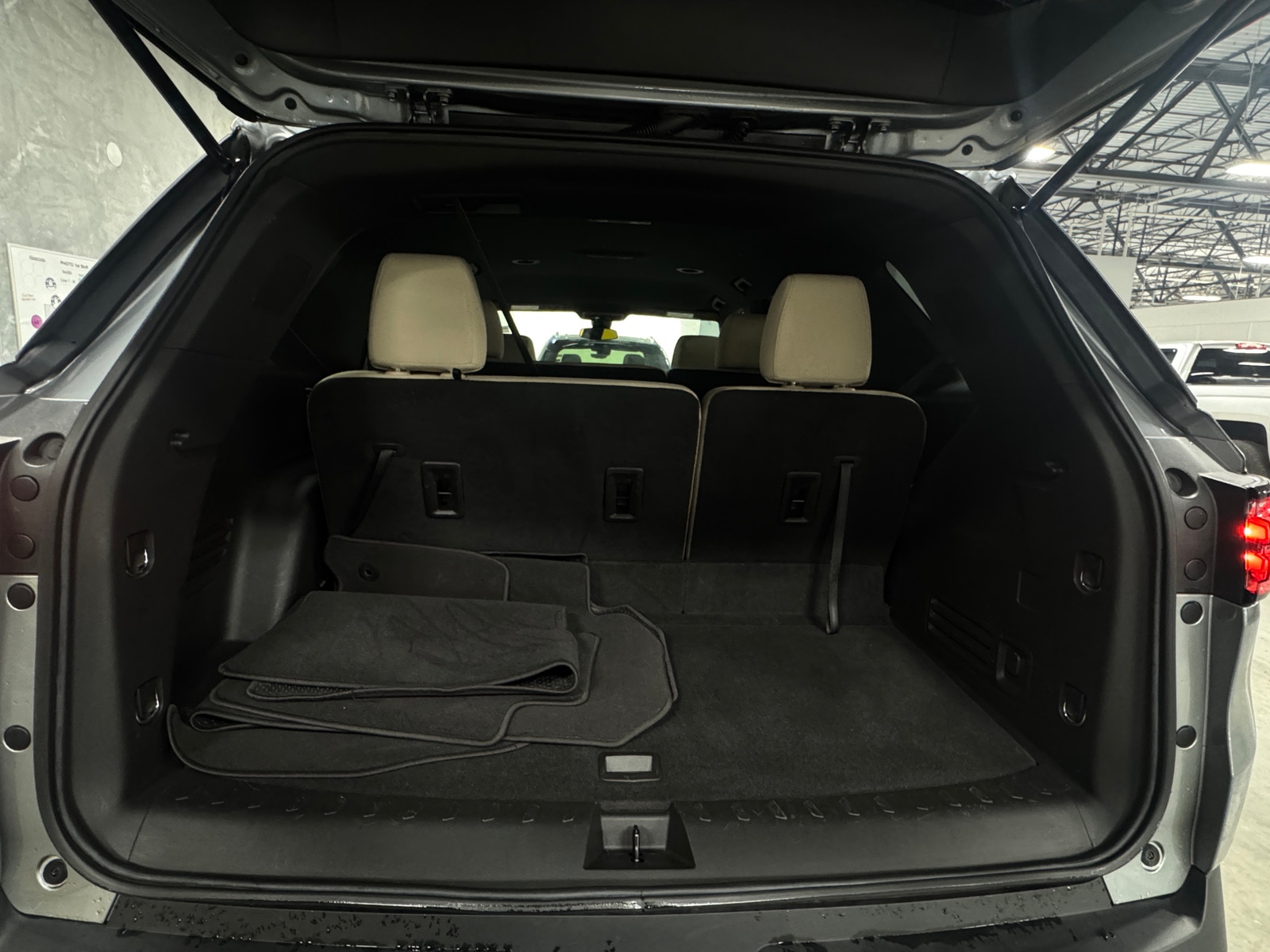 Thumbnail: 2023 Chevrolet Traverse - 7