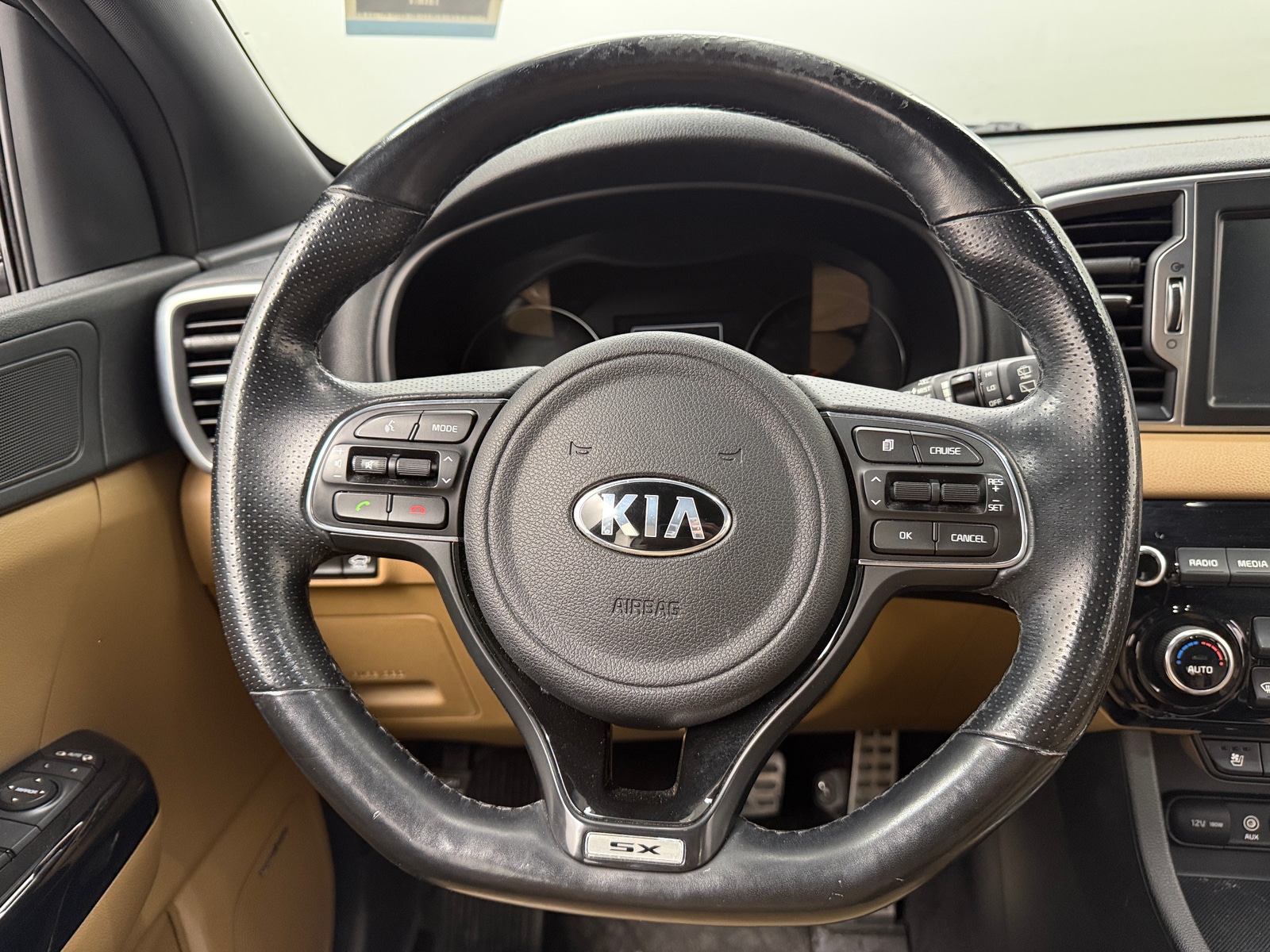Thumbnail: 2017 Kia Sportage - 4