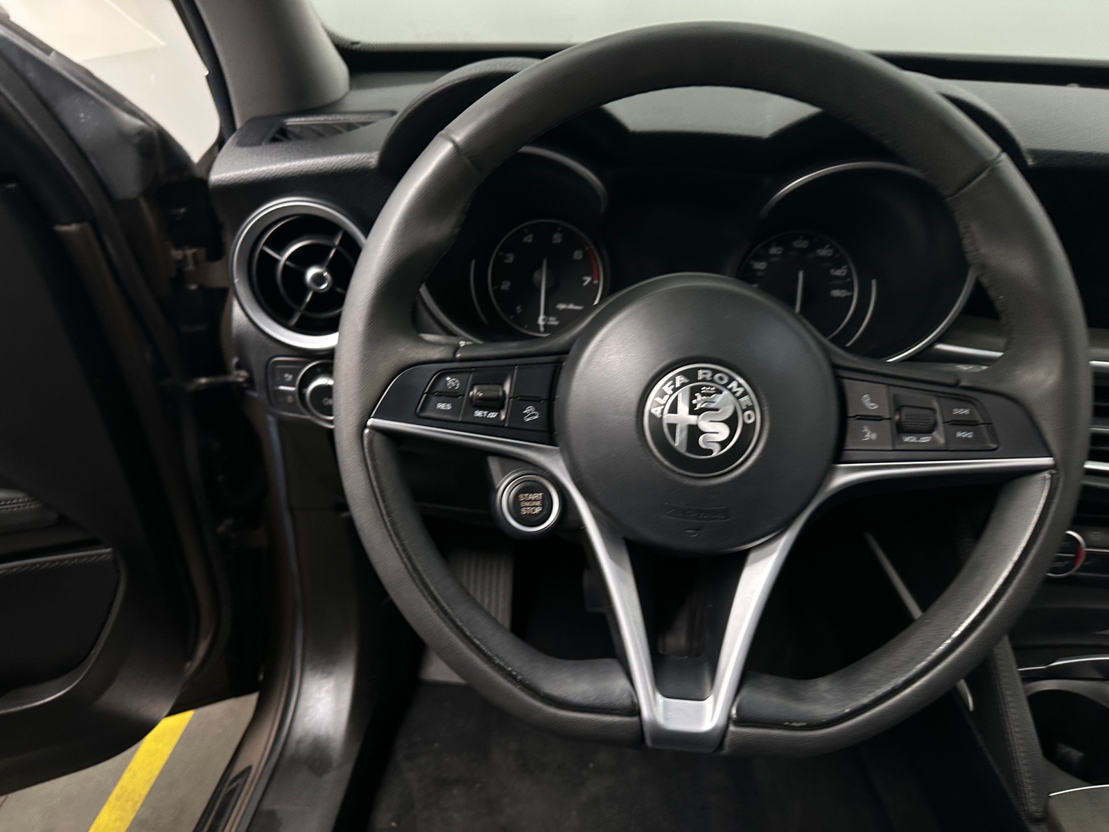 Thumbnail: 2019 Alfa Romeo Stelvio - 4