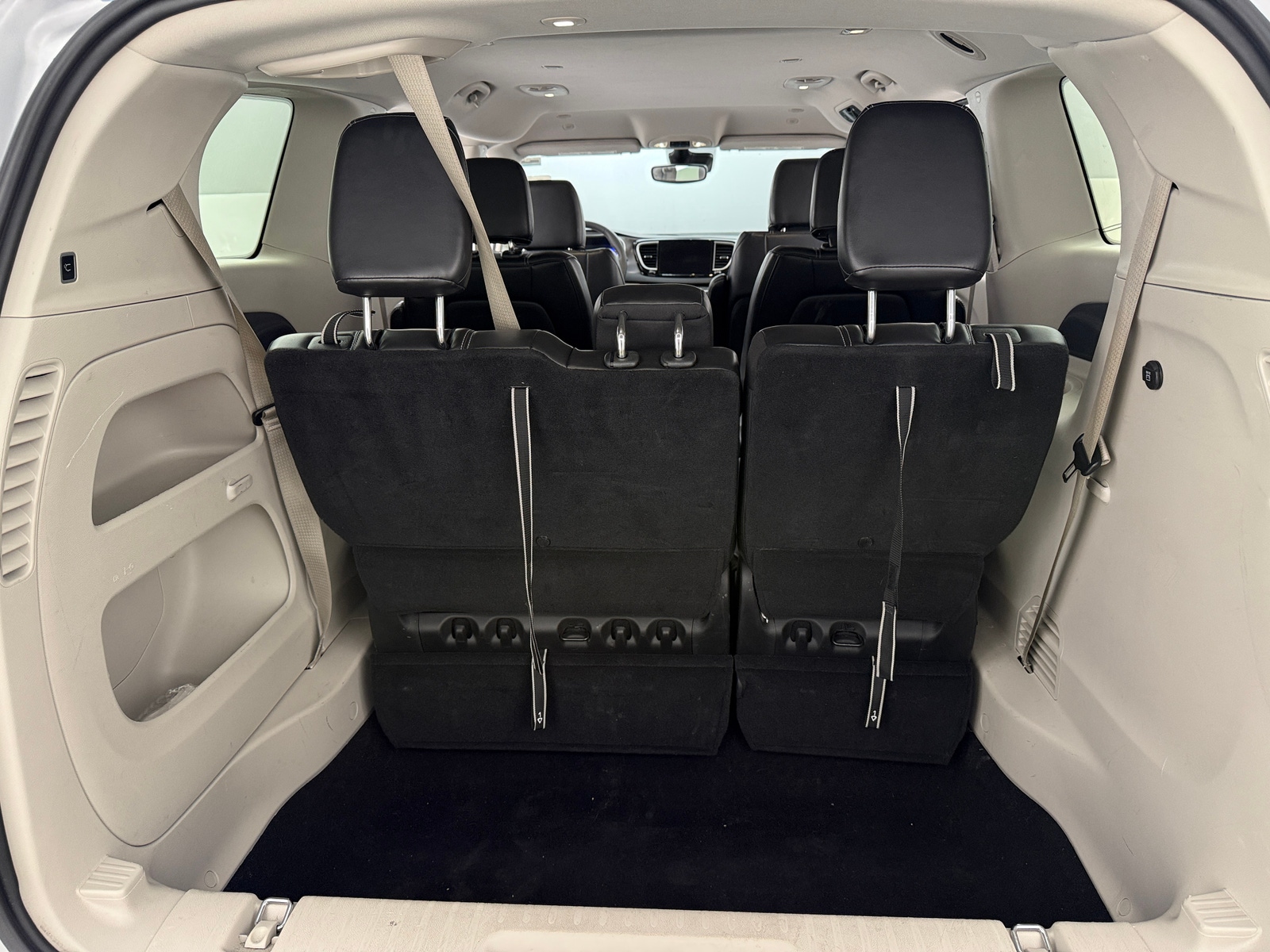 Thumbnail: 2024 Chrysler Pacifica - 6