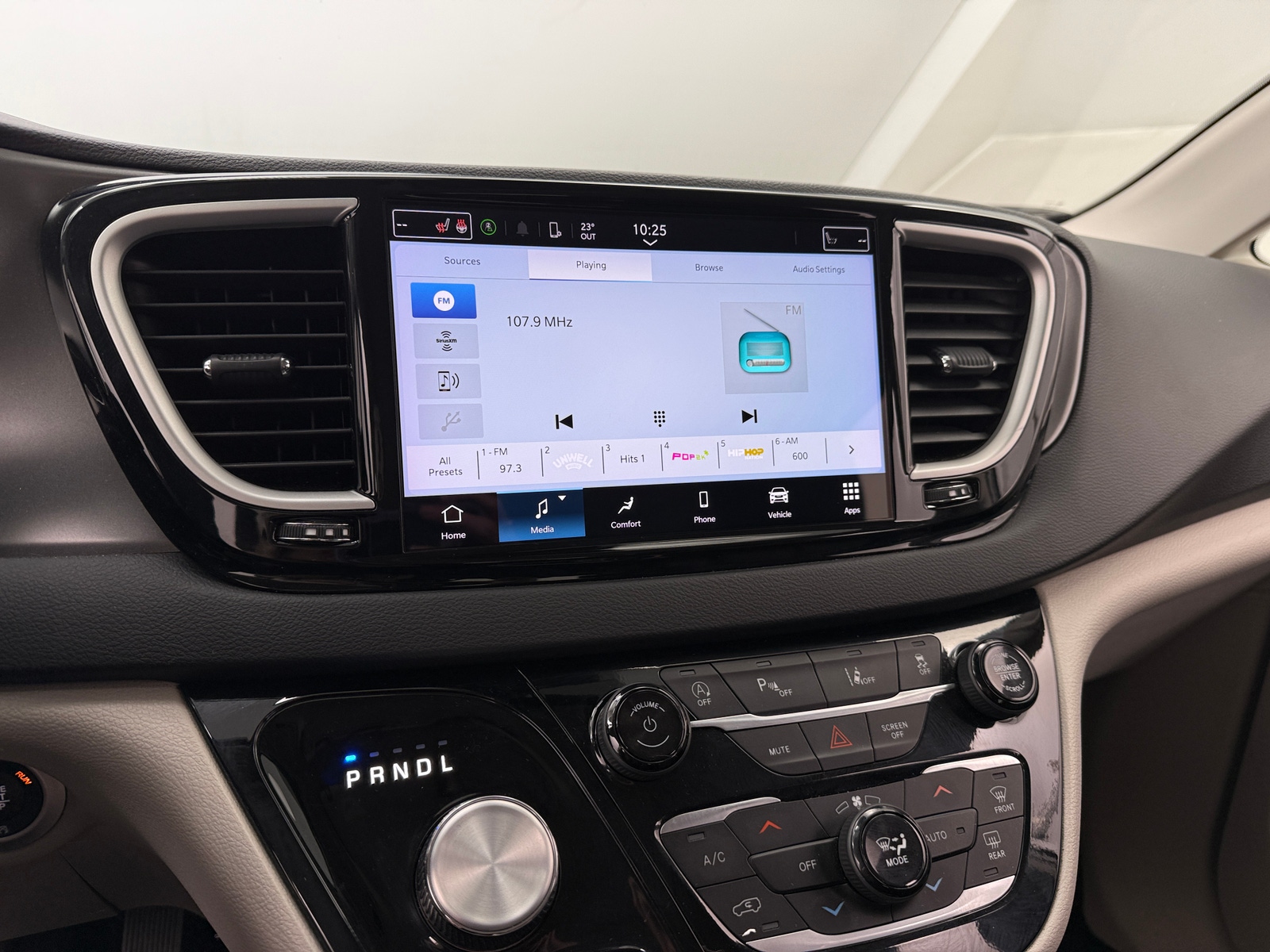 Thumbnail: 2024 Chrysler Pacifica - 3