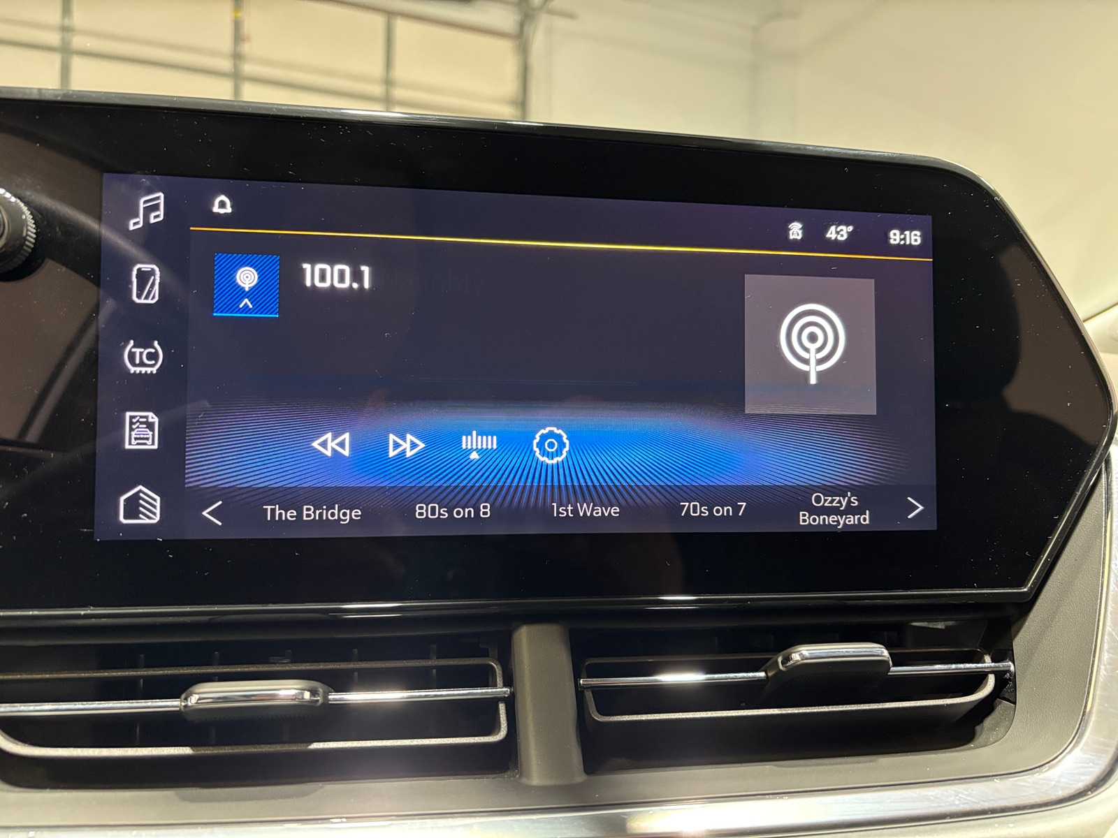 Thumbnail: 2025 Chevrolet Trax - 4