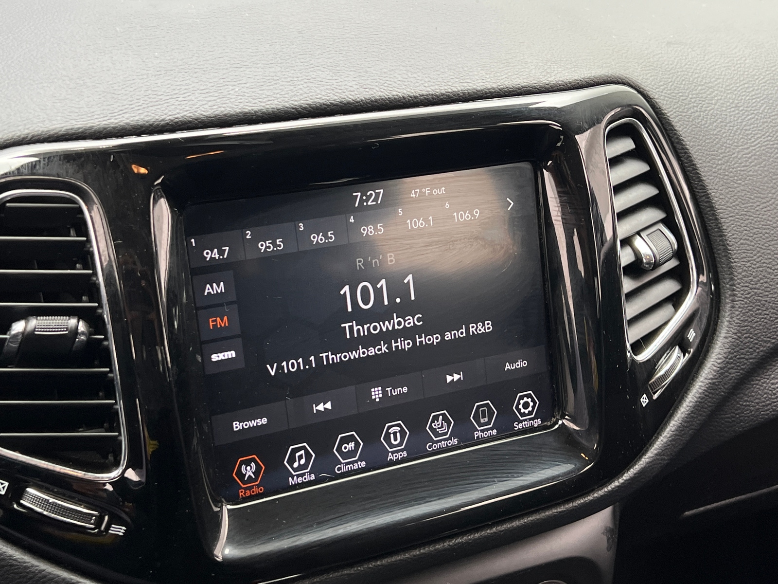 Thumbnail: 2021 Jeep Compass - 3