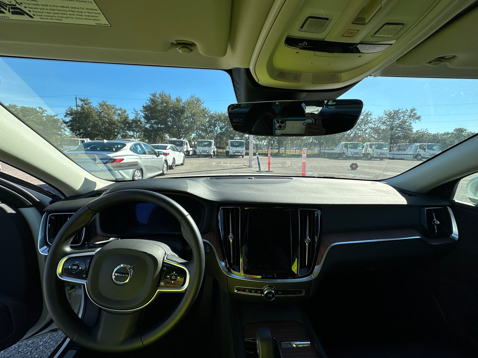 Thumbnail: 2025 Volvo V60 - 2