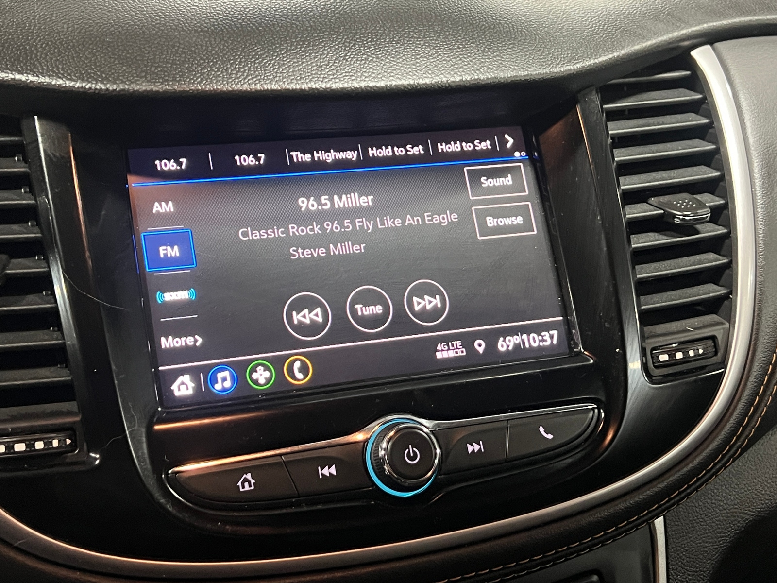 Thumbnail: 2022 Chevrolet Trax - 4