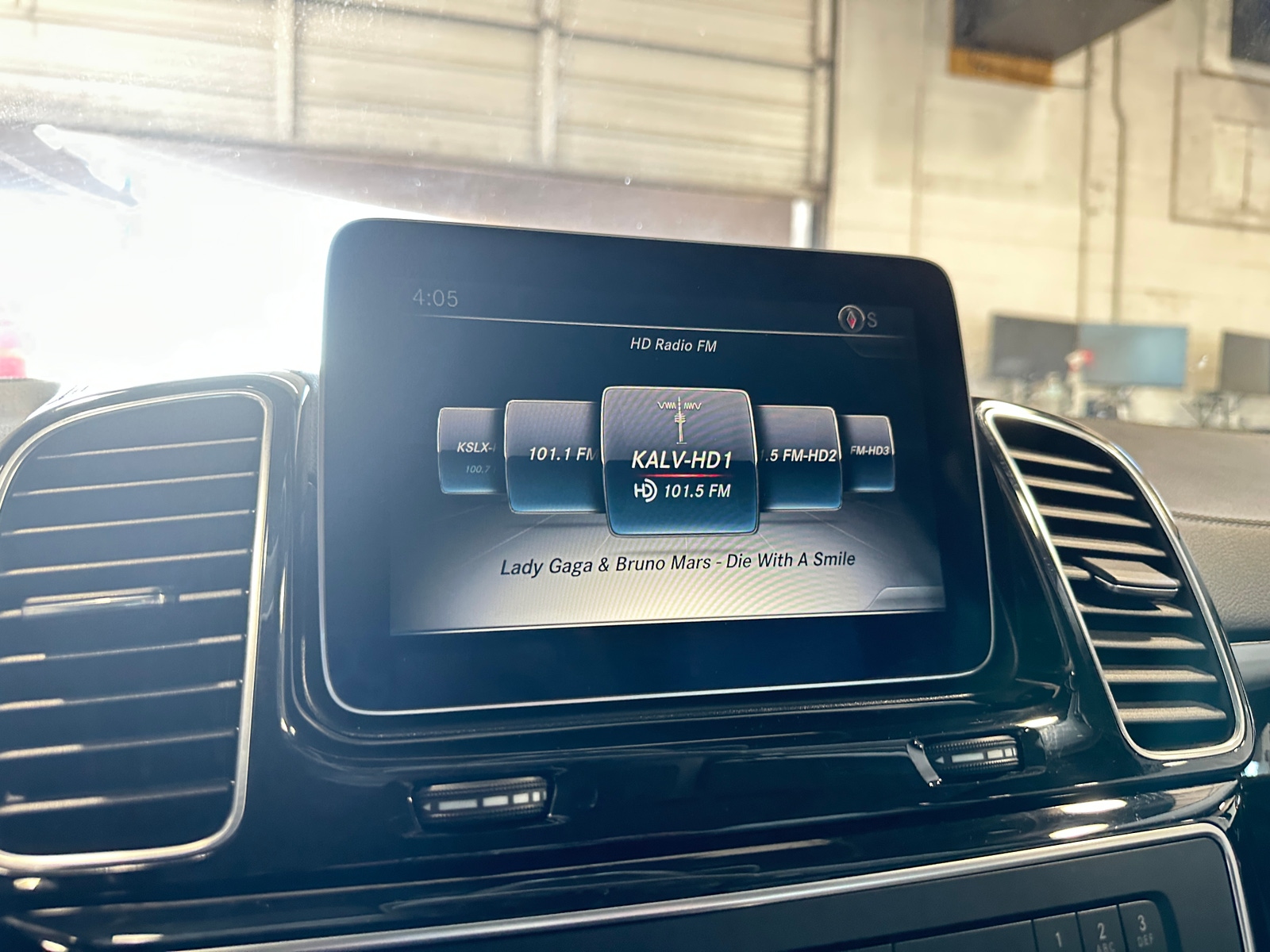 Thumbnail: 2017 Mercedes-Benz GLS - 3