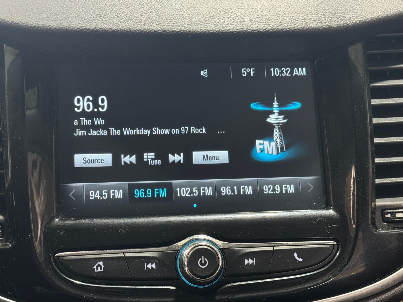 Thumbnail: 2017 Chevrolet Trax - 4