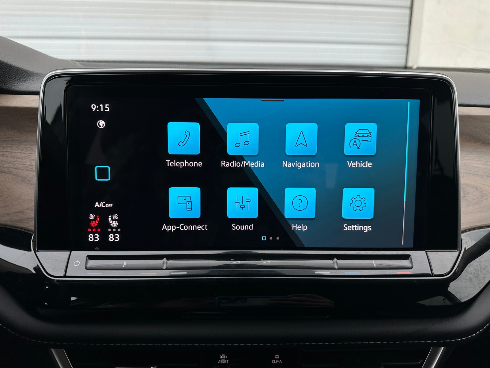 Thumbnail: 2024 Volkswagen Atlas - 3