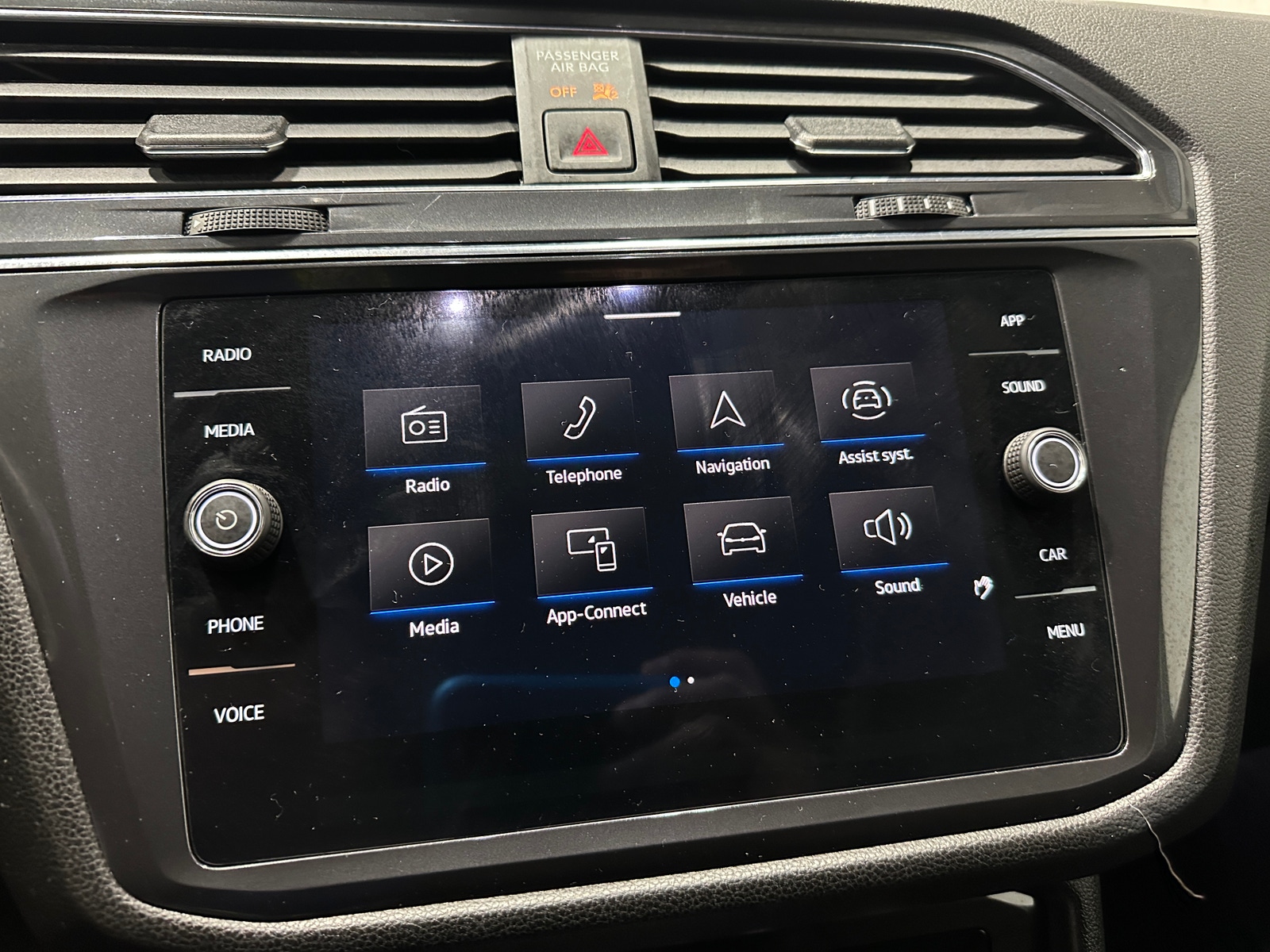 Thumbnail: 2023 Volkswagen Tiguan - 3