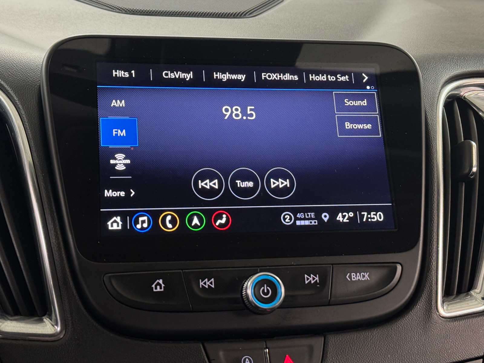 Thumbnail: 2024 Chevrolet Malibu - 3