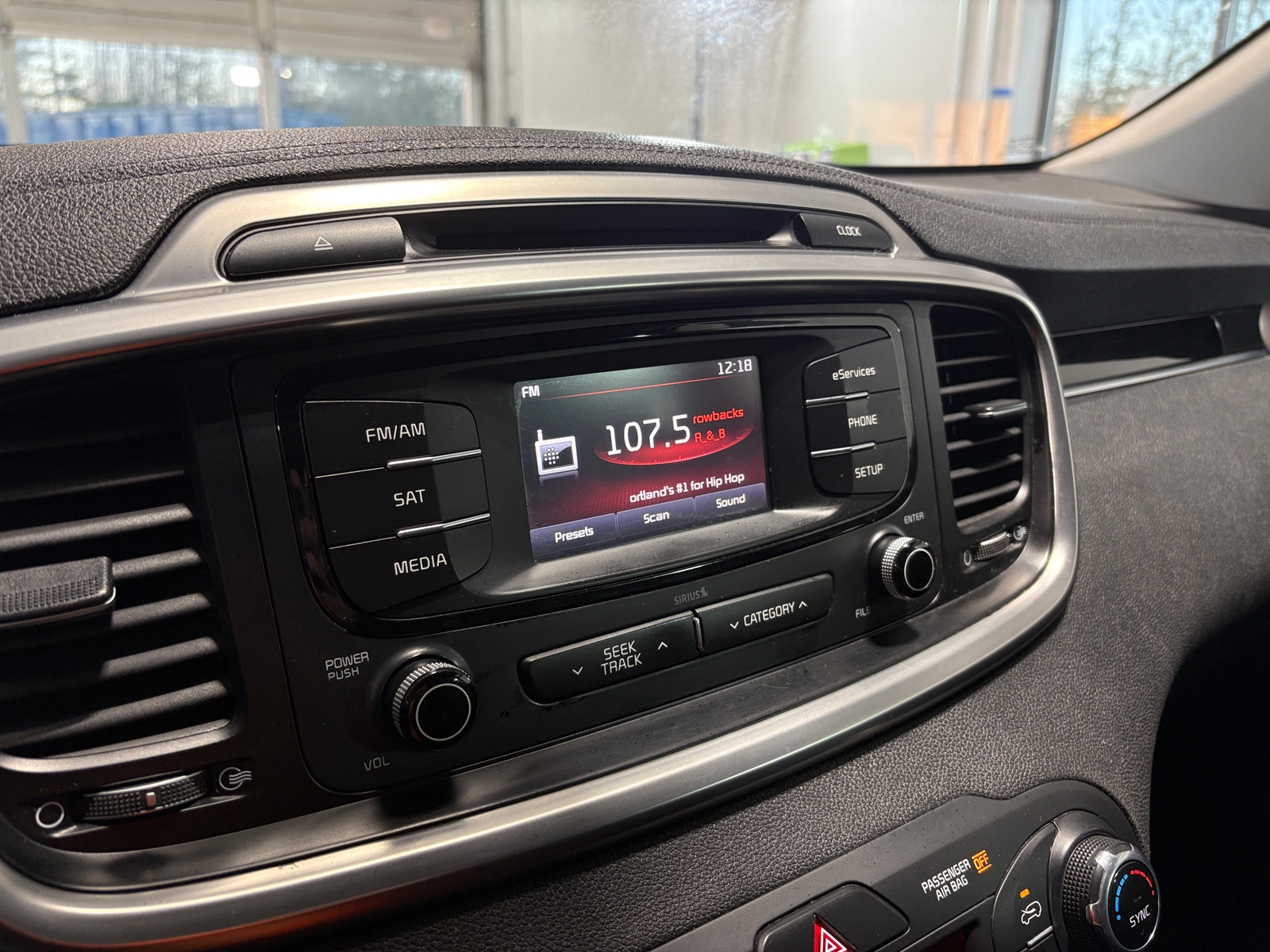 Thumbnail: 2016 Kia Sorento - 3