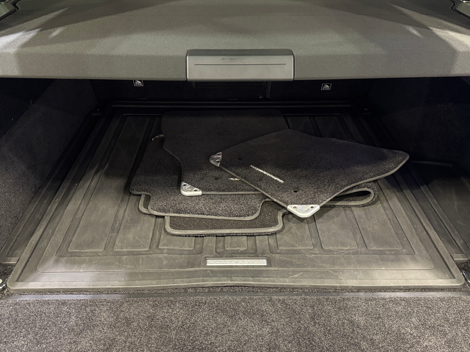 Thumbnail: 2019 Land Rover Range Rover - 6