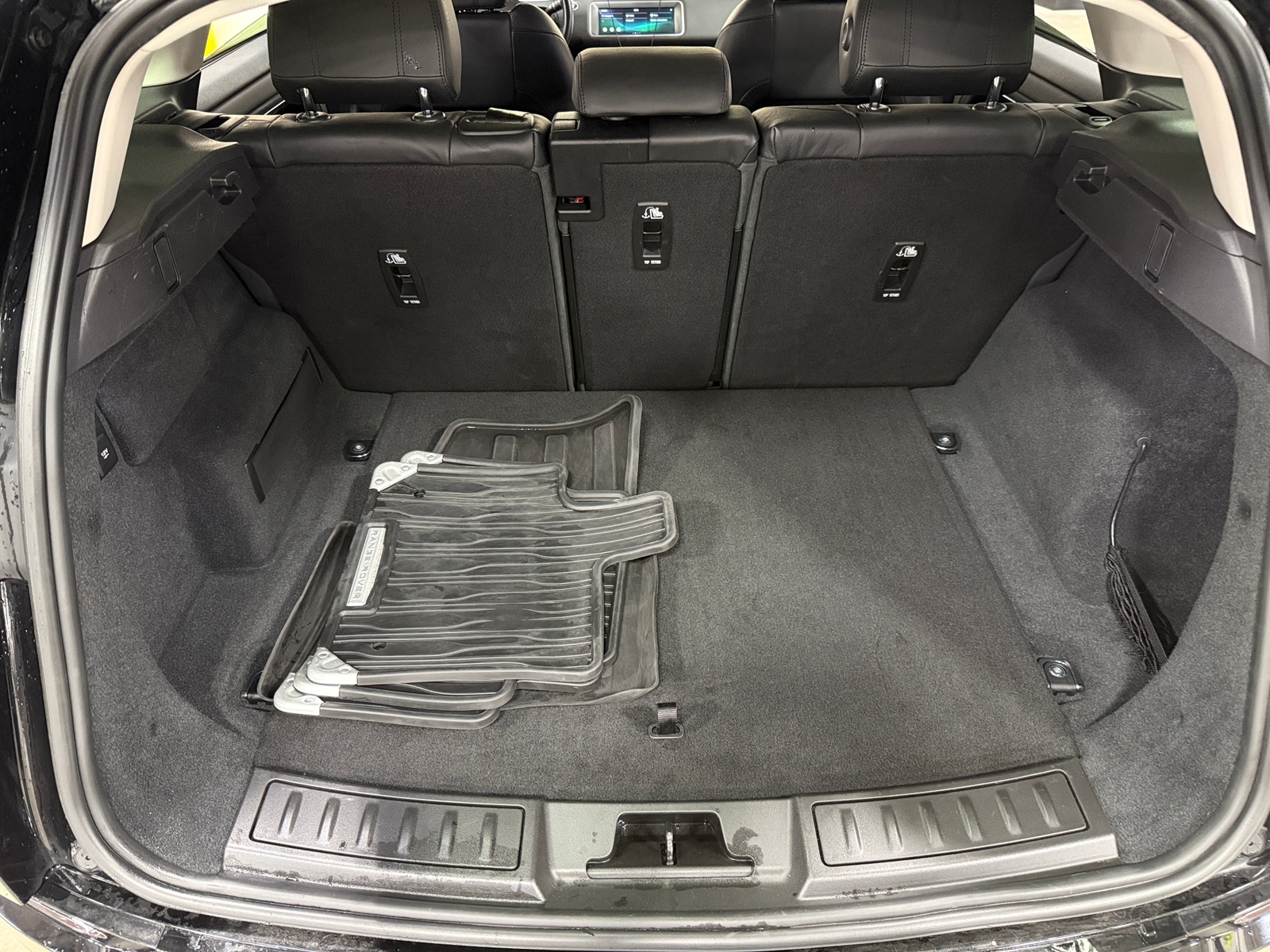 Thumbnail: 2020 Land Rover Range Rover Evoque - 6