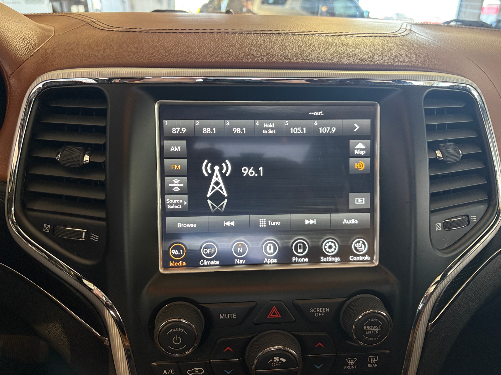 Thumbnail: 2018 Jeep Grand Cherokee - 3