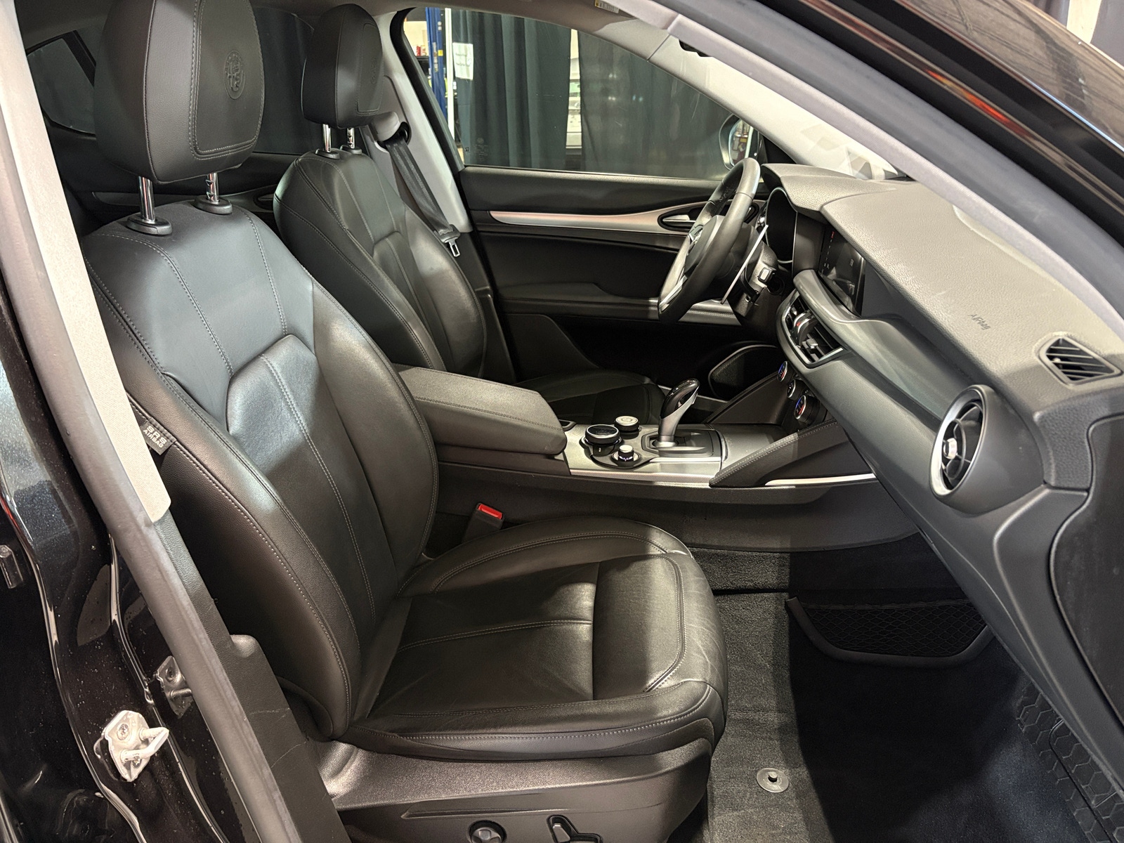 Thumbnail: 2018 Alfa Romeo Stelvio - 2