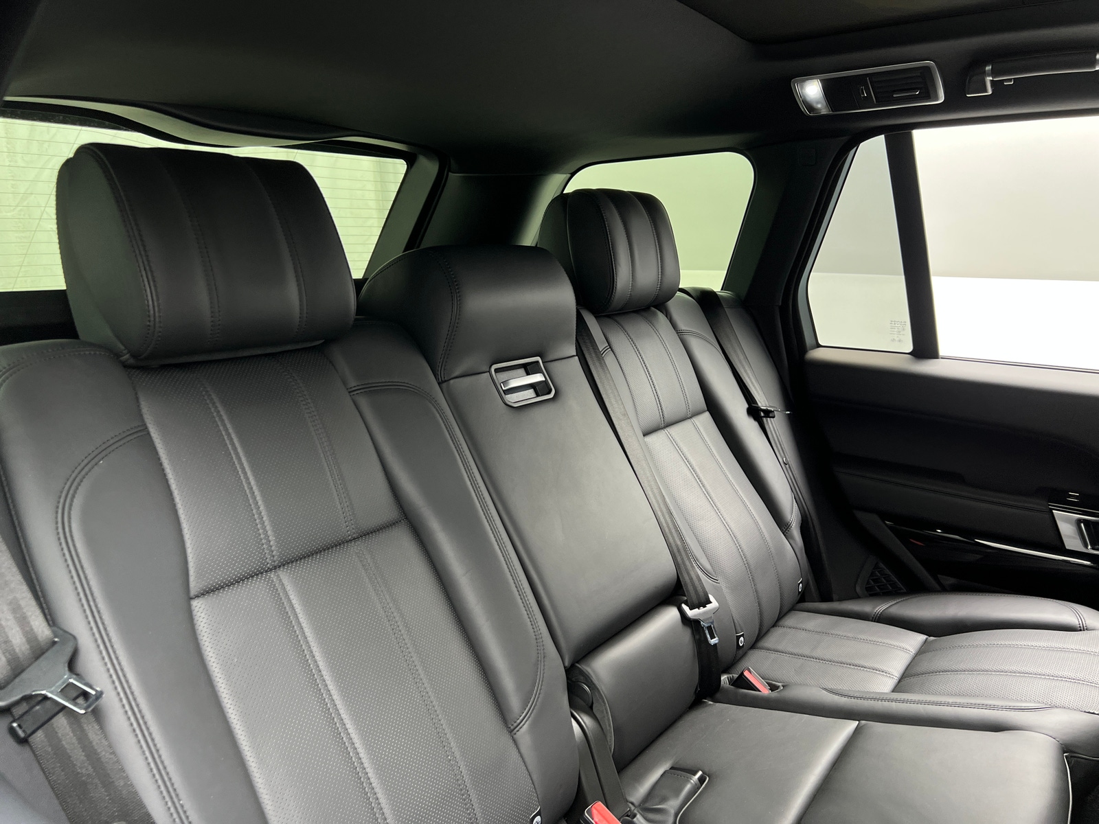 Thumbnail: 2016 Land Rover Range Rover - 5