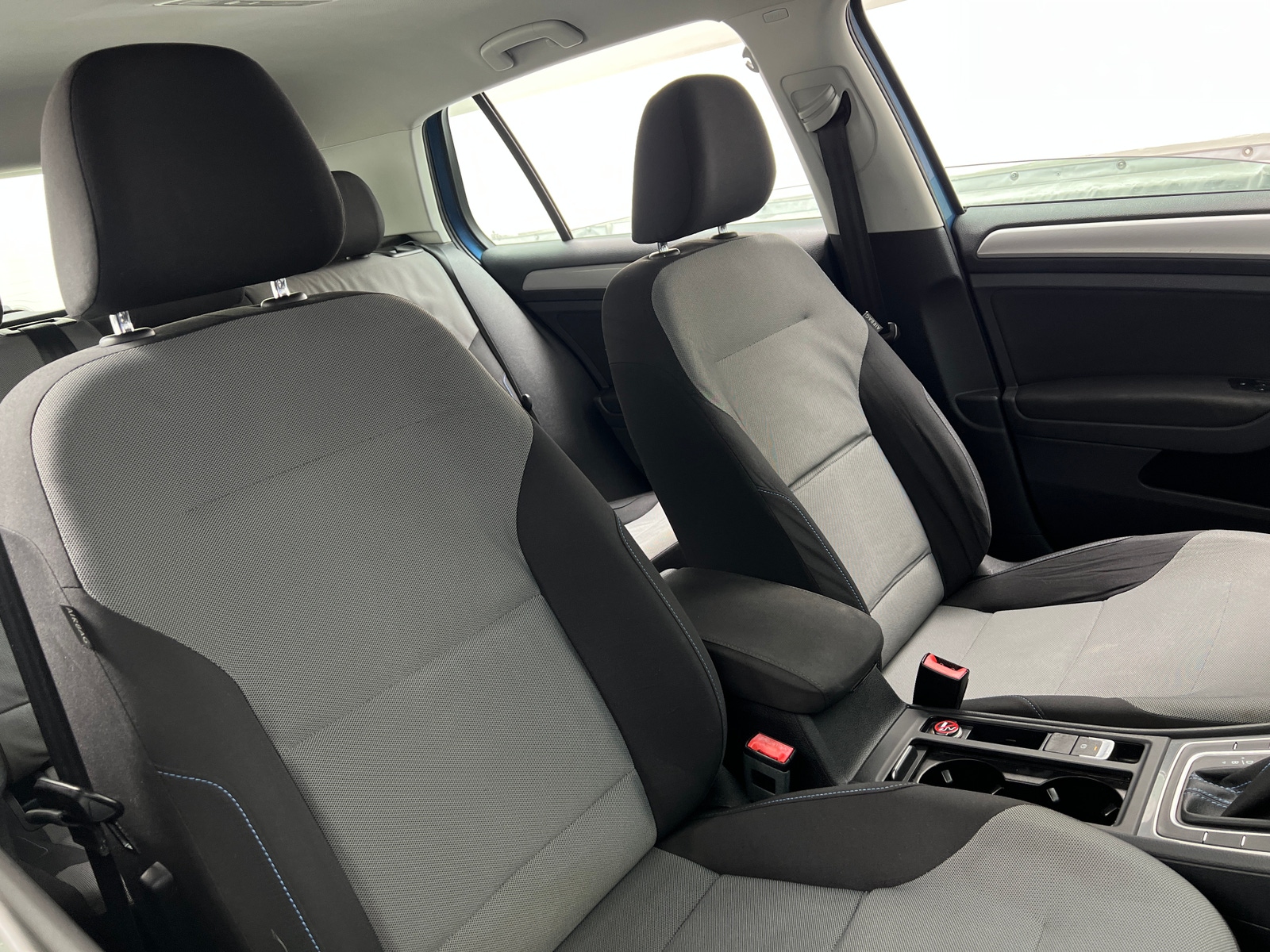 Thumbnail: 2016 Volkswagen e-Golf - 2