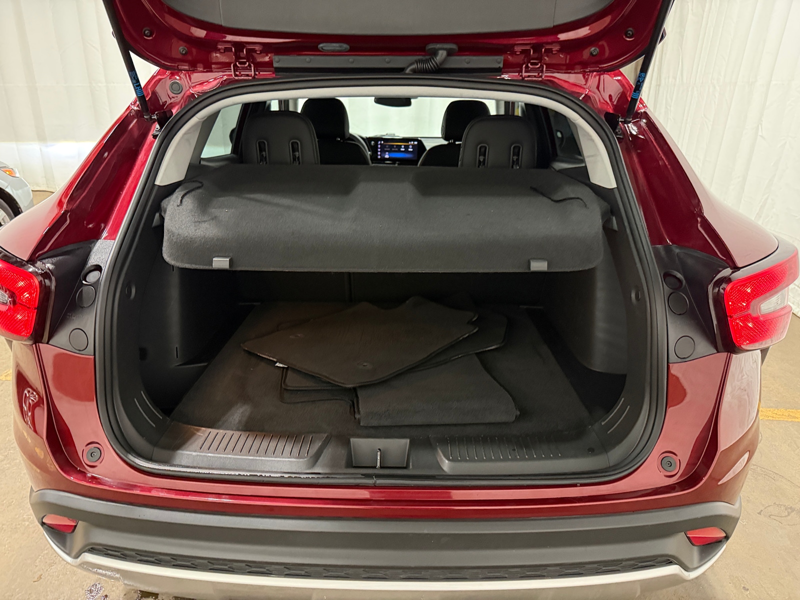 Thumbnail: 2025 Chevrolet Trax - 7