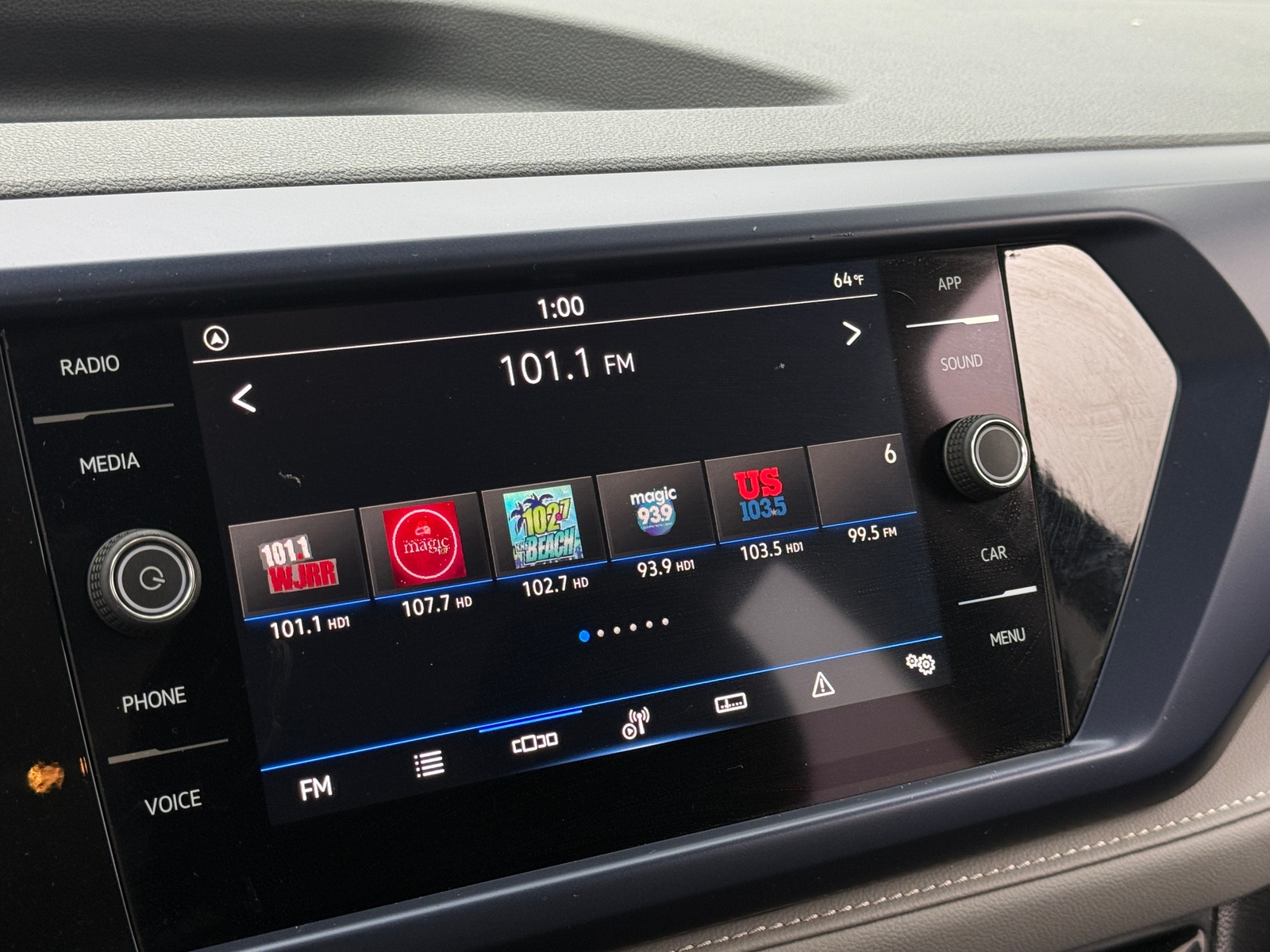 Thumbnail: 2024 Volkswagen Taos - 3