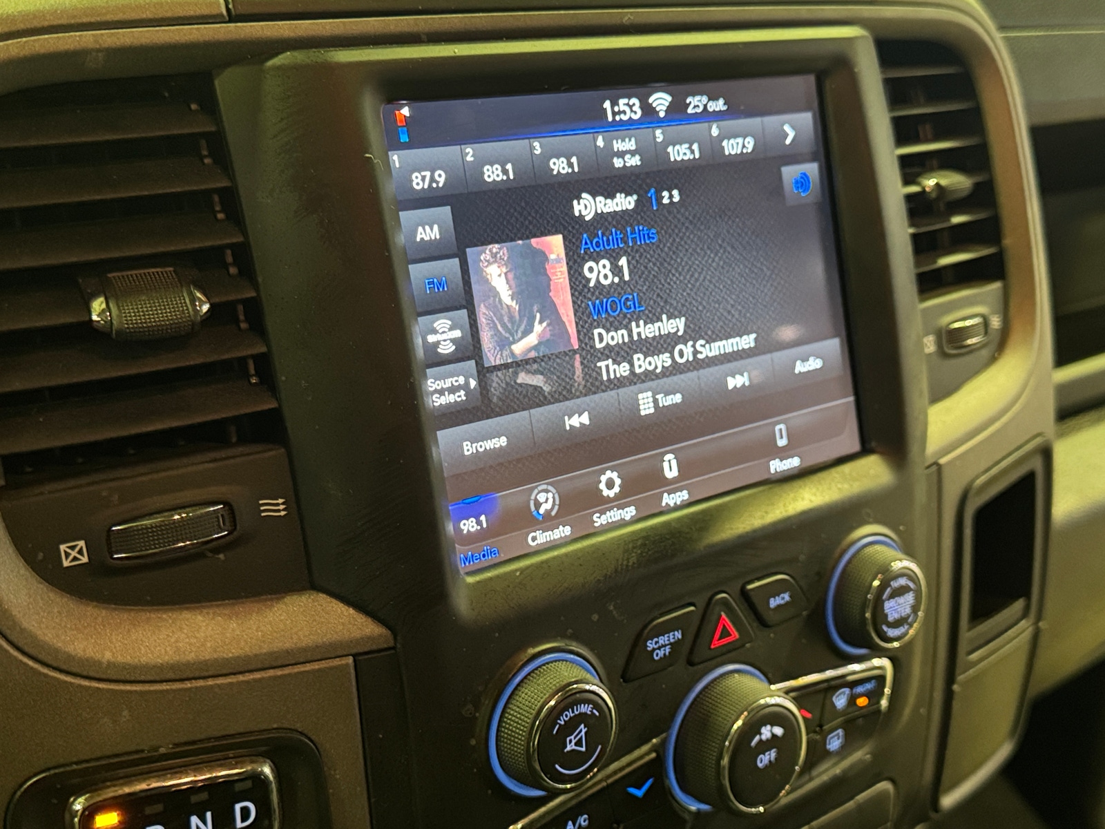 Thumbnail: 2021 RAM 1500 Classic - 4