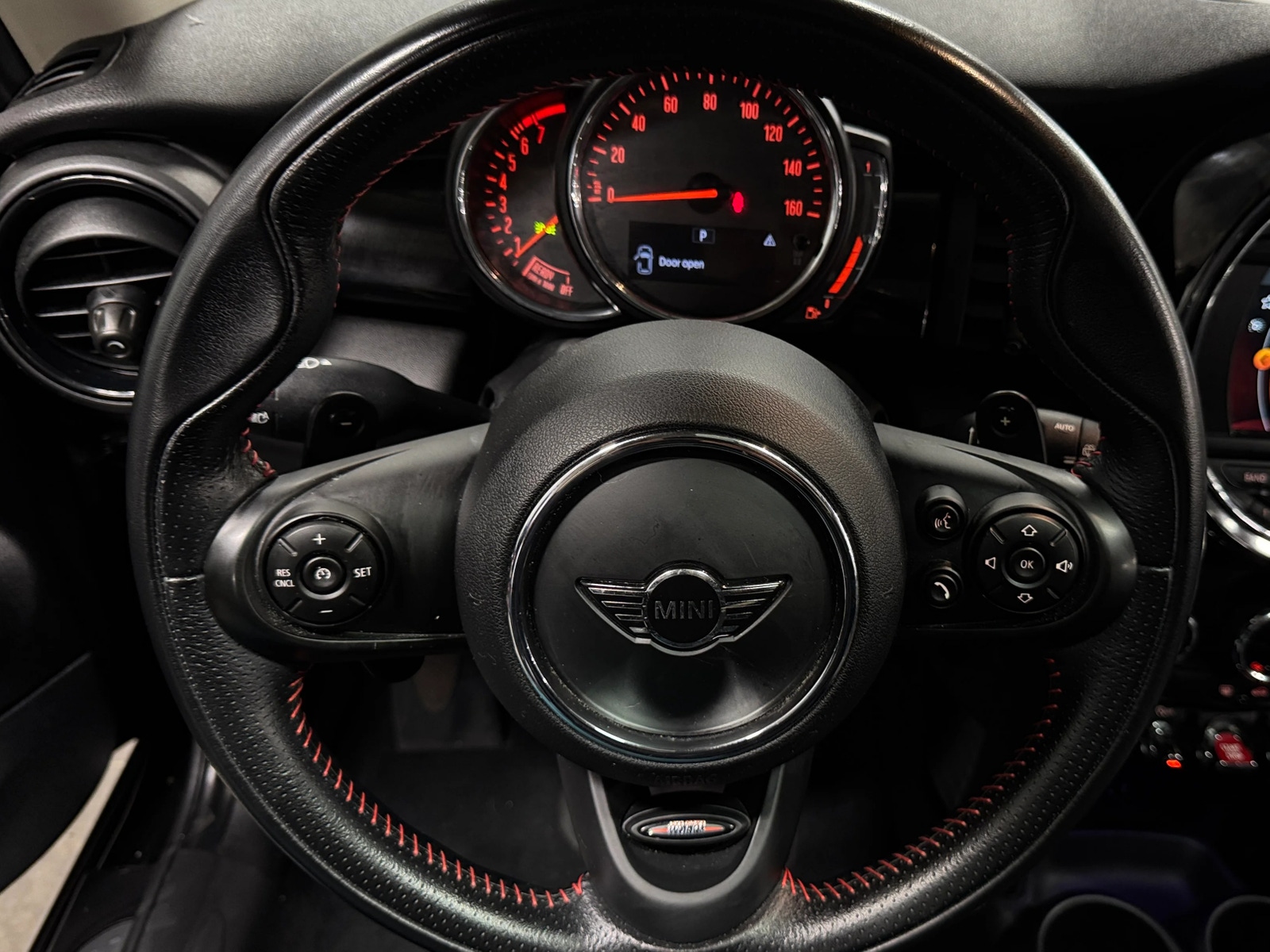 Thumbnail: 2019 MINI Cooper Hardtop - 4