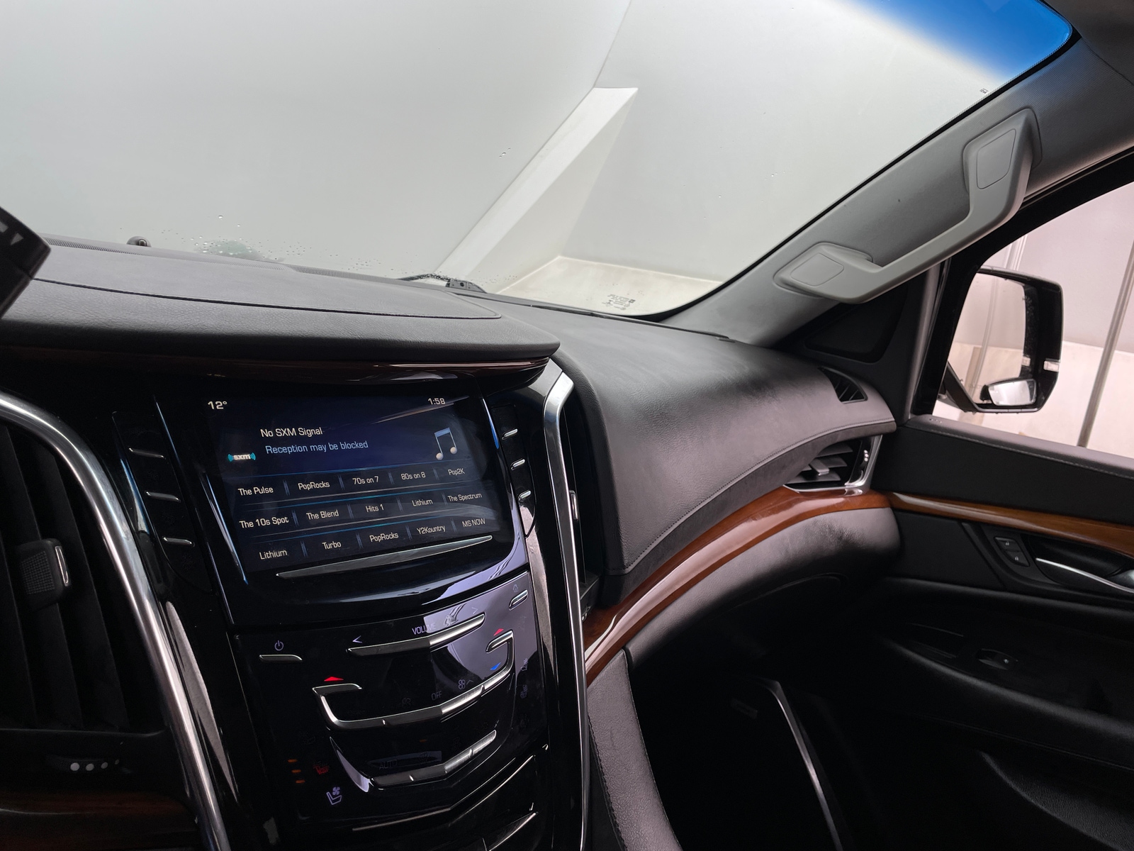 Thumbnail: 2017 Cadillac Escalade - 3