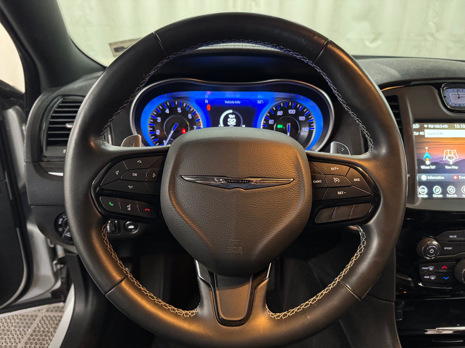 Thumbnail: 2022 Chrysler 300 - 4