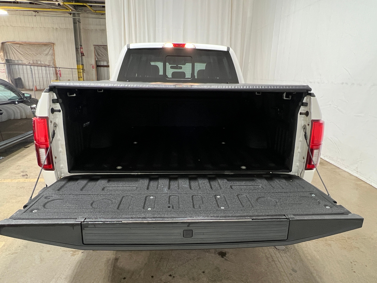 Thumbnail: 2018 Ford Econoline - 6