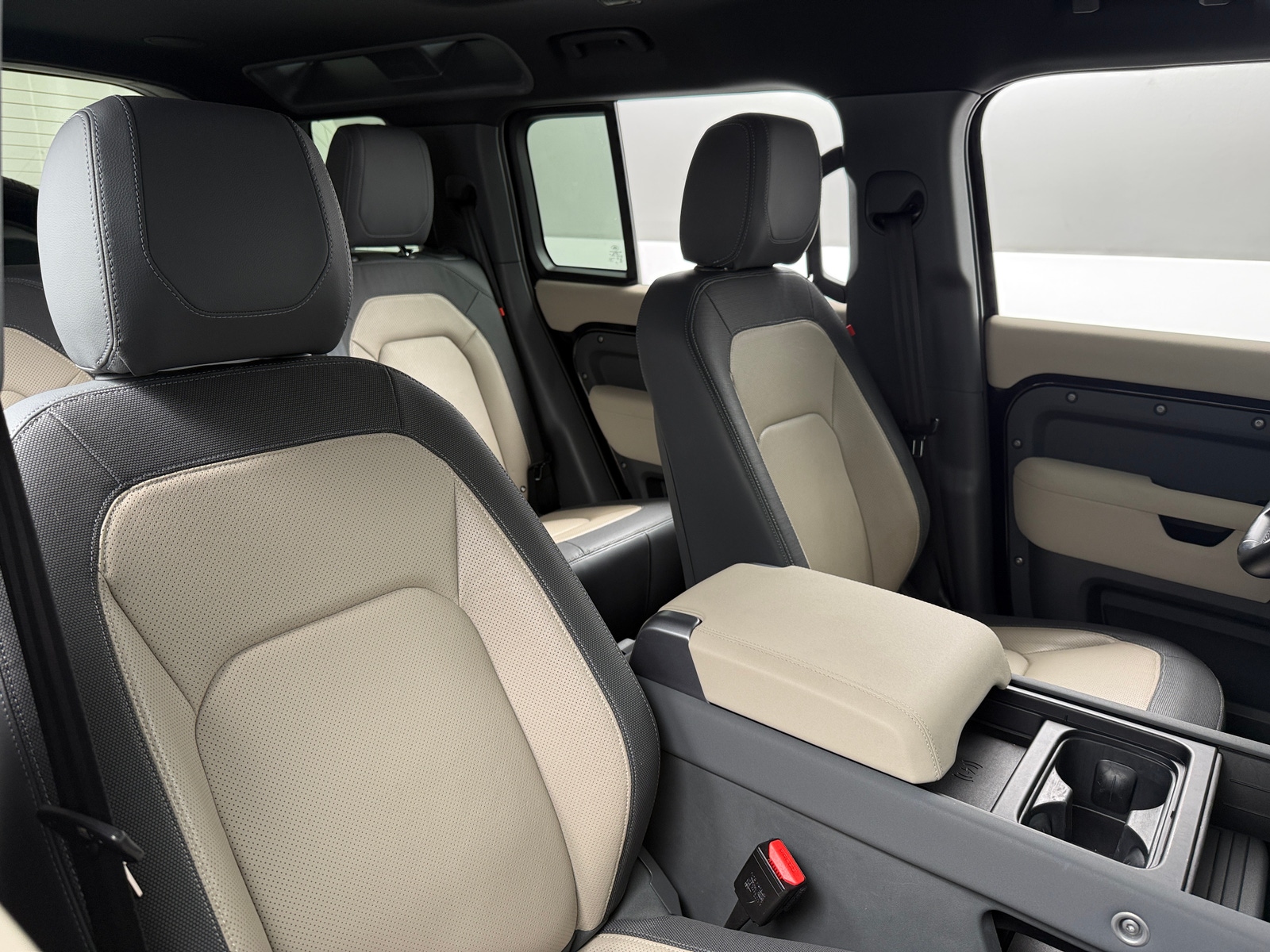 Thumbnail: 2023 Land Rover Defender - 2