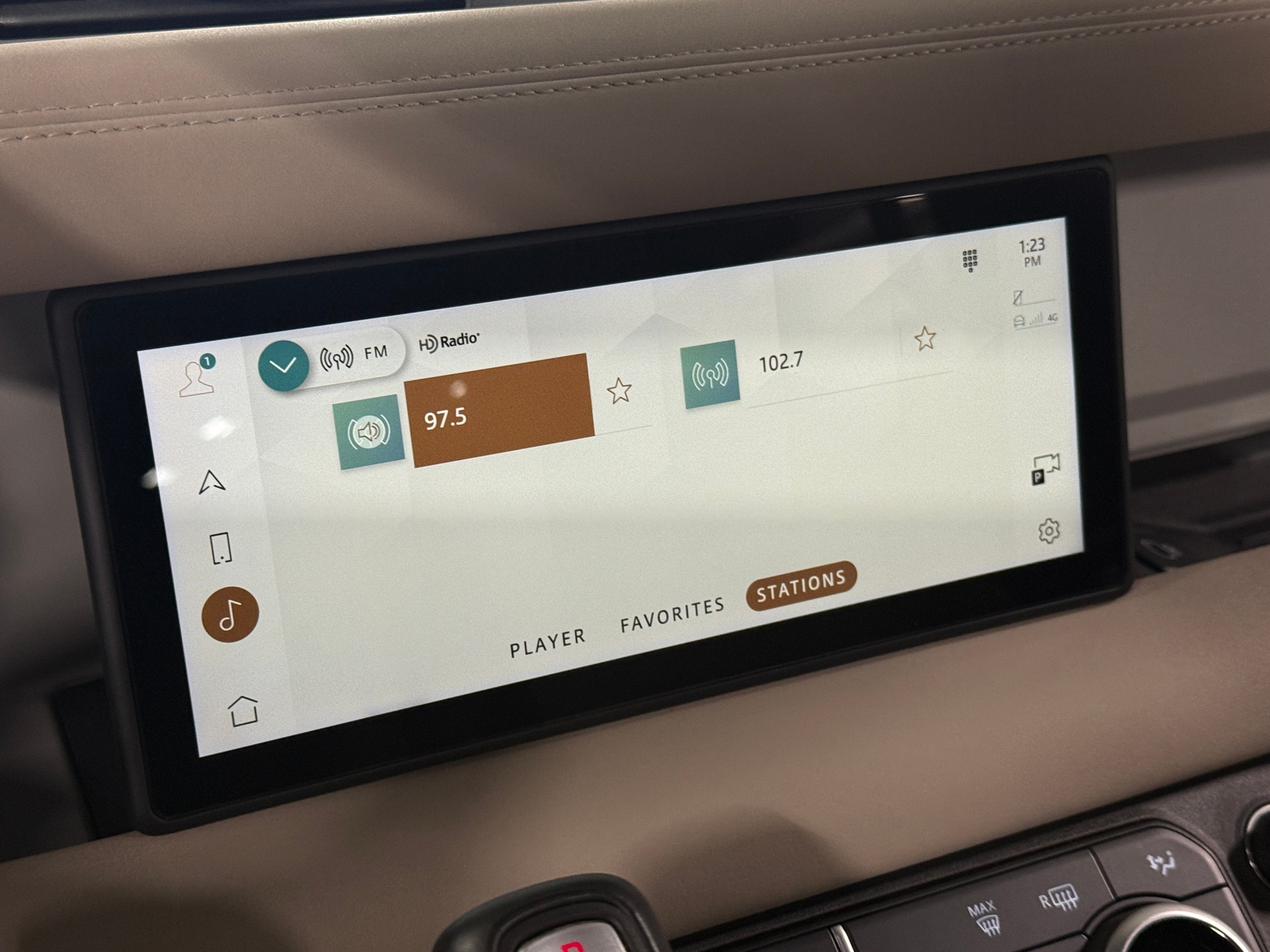 Thumbnail: 2023 Land Rover Defender - 4