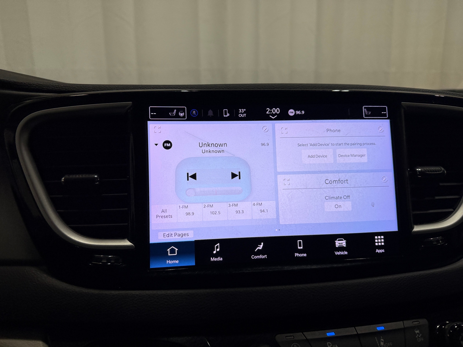 Thumbnail: 2023 Chrysler Pacifica - 3