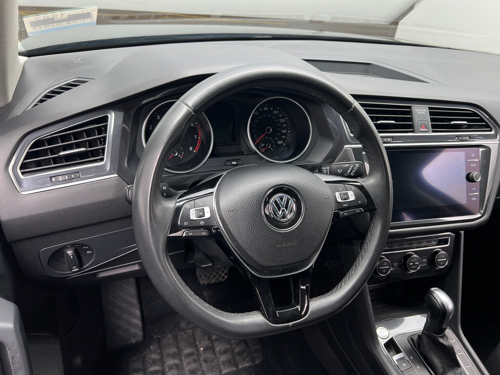 Thumbnail: 2020 Volkswagen Tiguan - 4