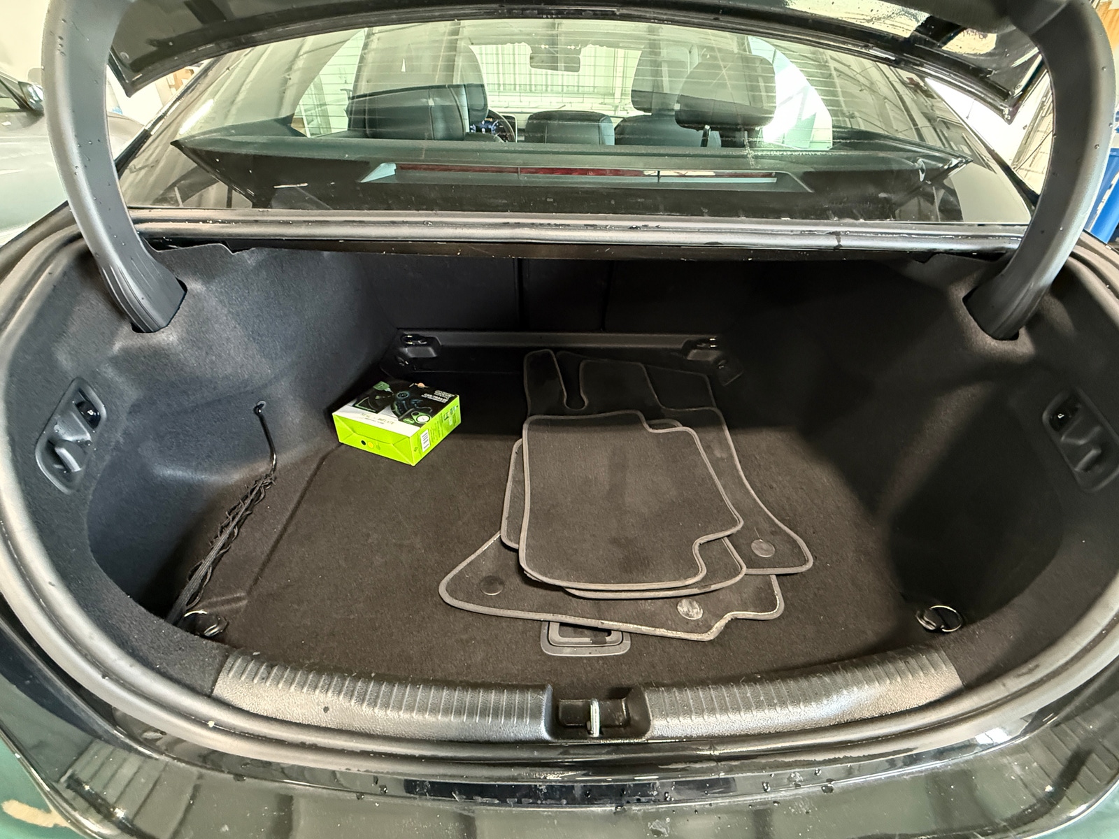 Thumbnail: 2024 Mercedes-Benz C-Class - 6