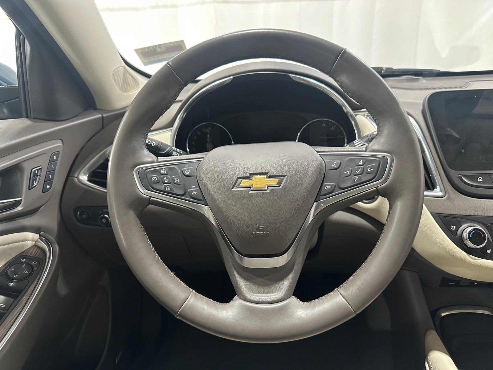 Thumbnail: 2024 Chevrolet Malibu - 4