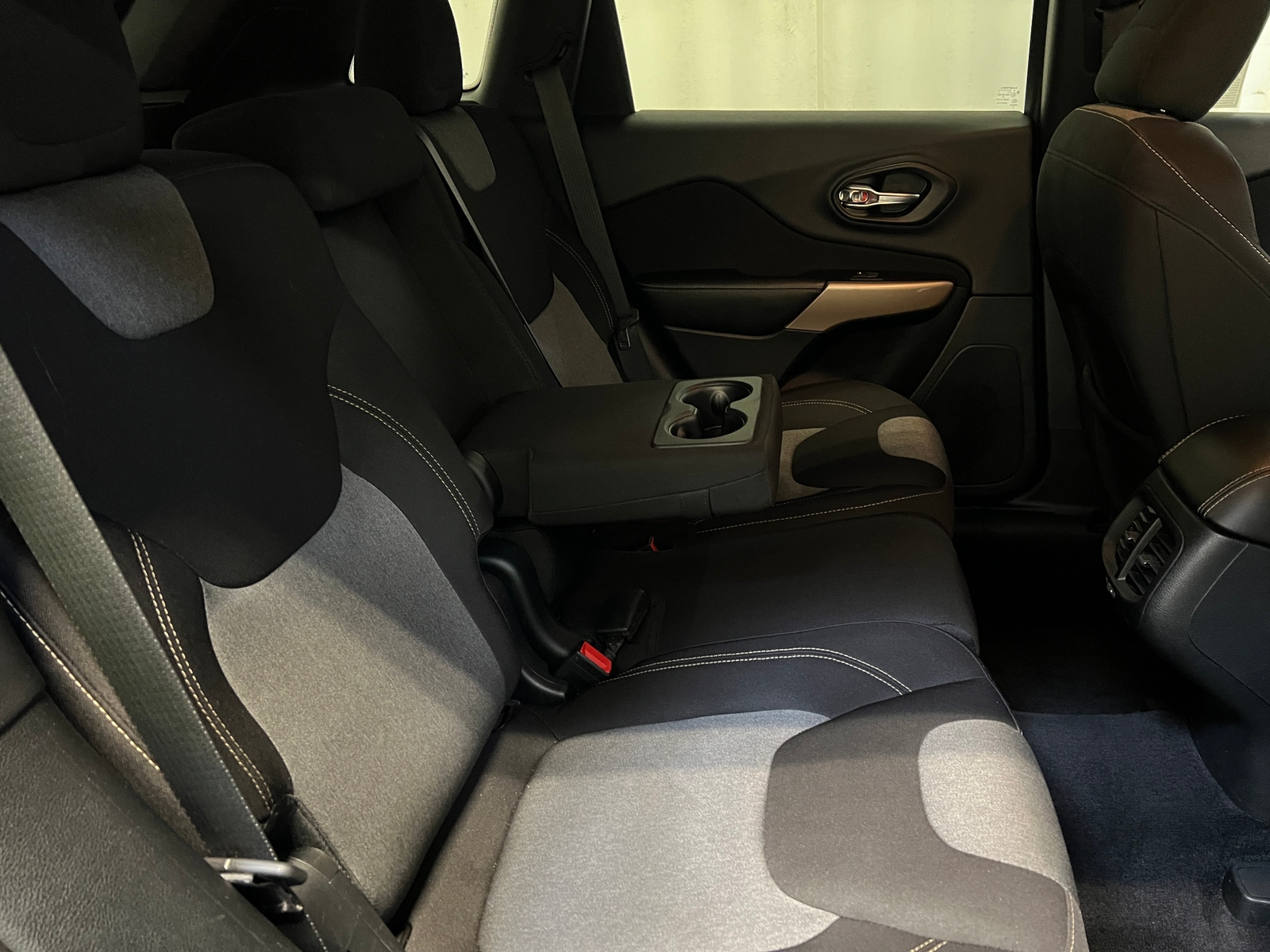 Thumbnail: 2018 Jeep Cherokee - 6