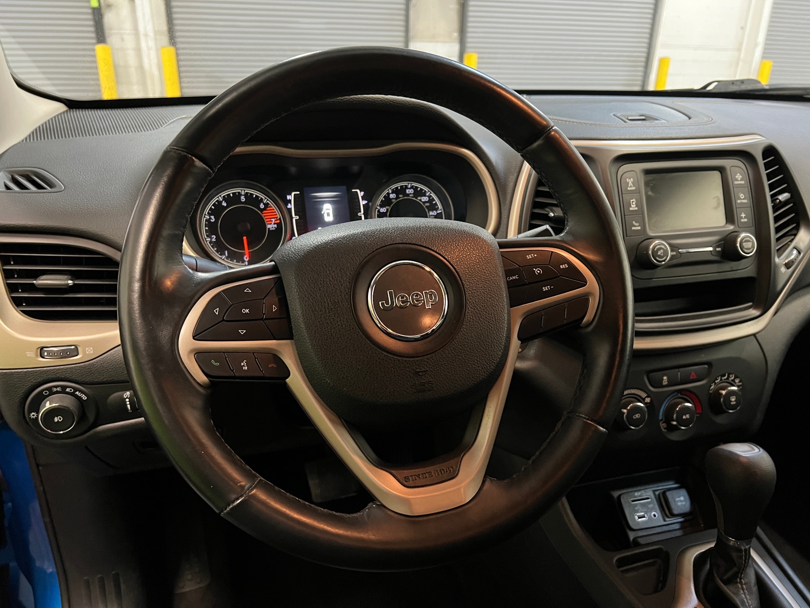 Thumbnail: 2018 Jeep Cherokee - 5