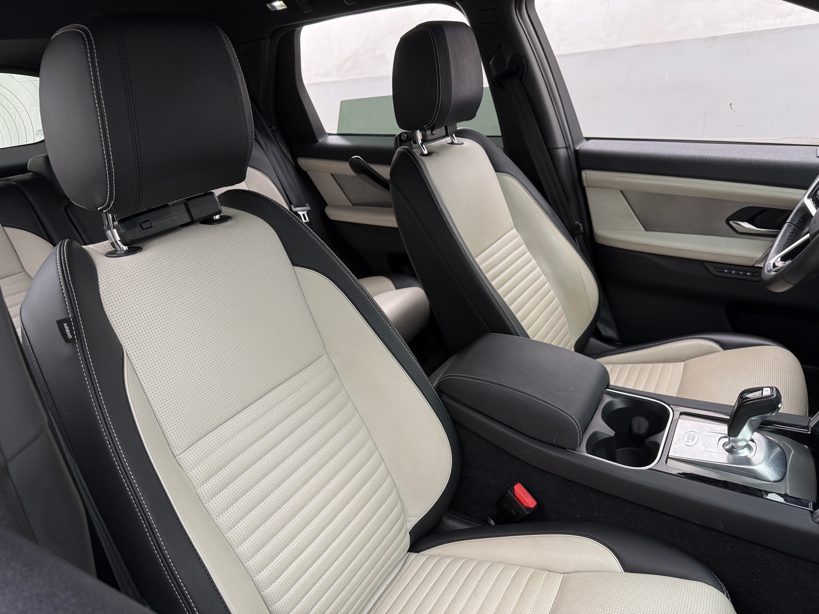 Thumbnail: 2023 Land Rover Discovery Sport - 2