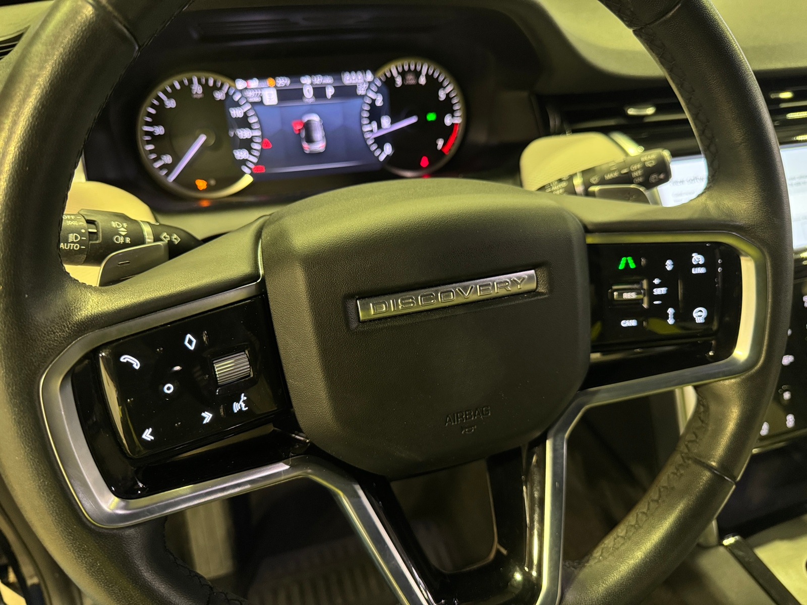 Thumbnail: 2023 Land Rover Discovery Sport - 5