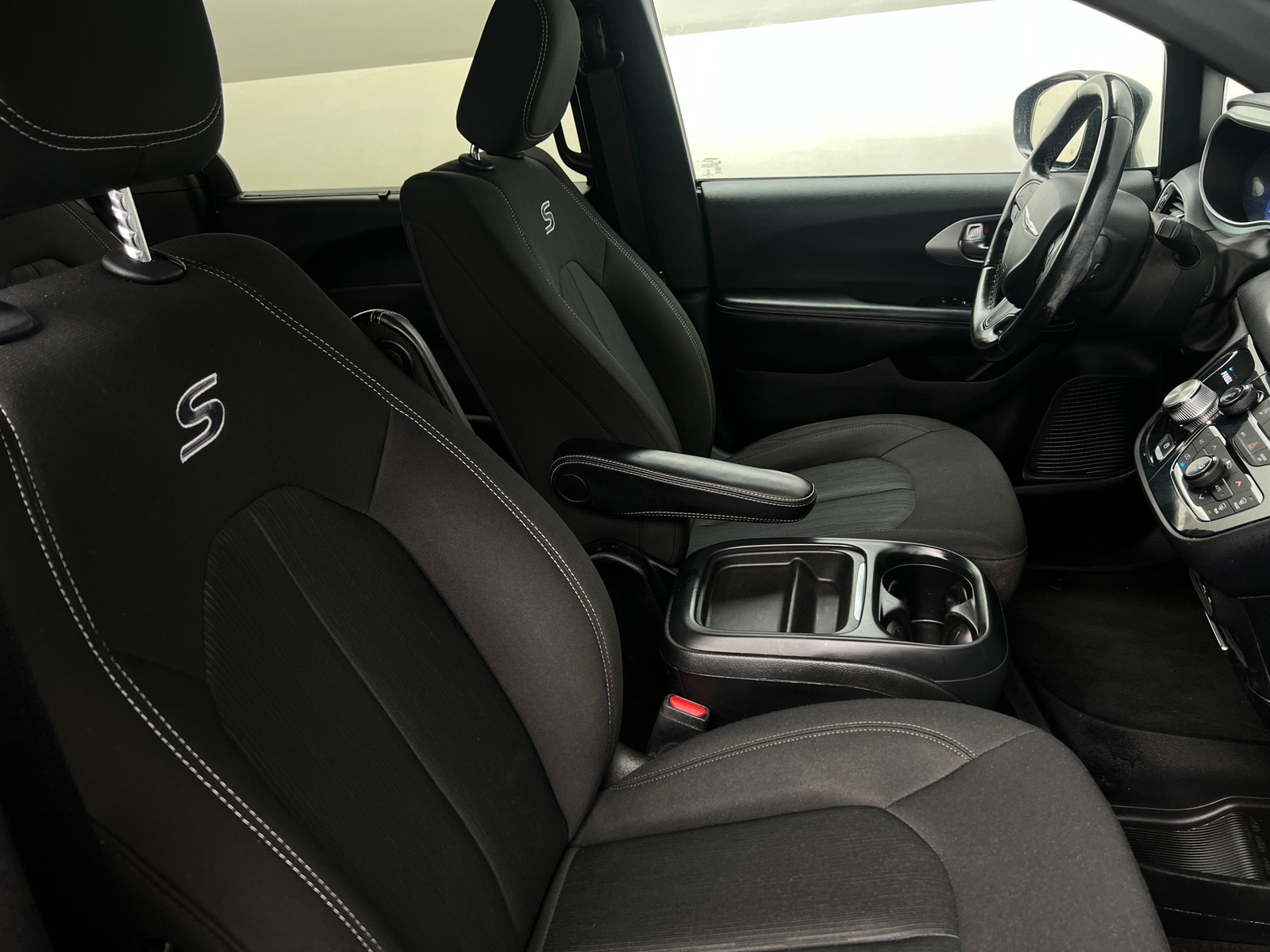 Thumbnail: 2020 Chrysler Pacifica - 2