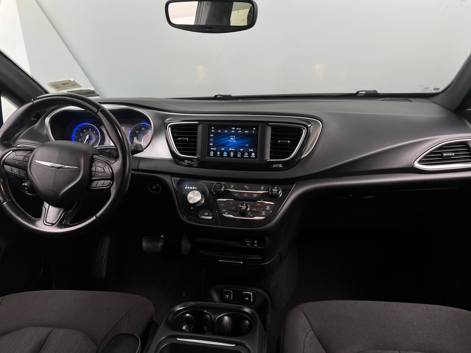 Thumbnail: 2020 Chrysler Pacifica - 3