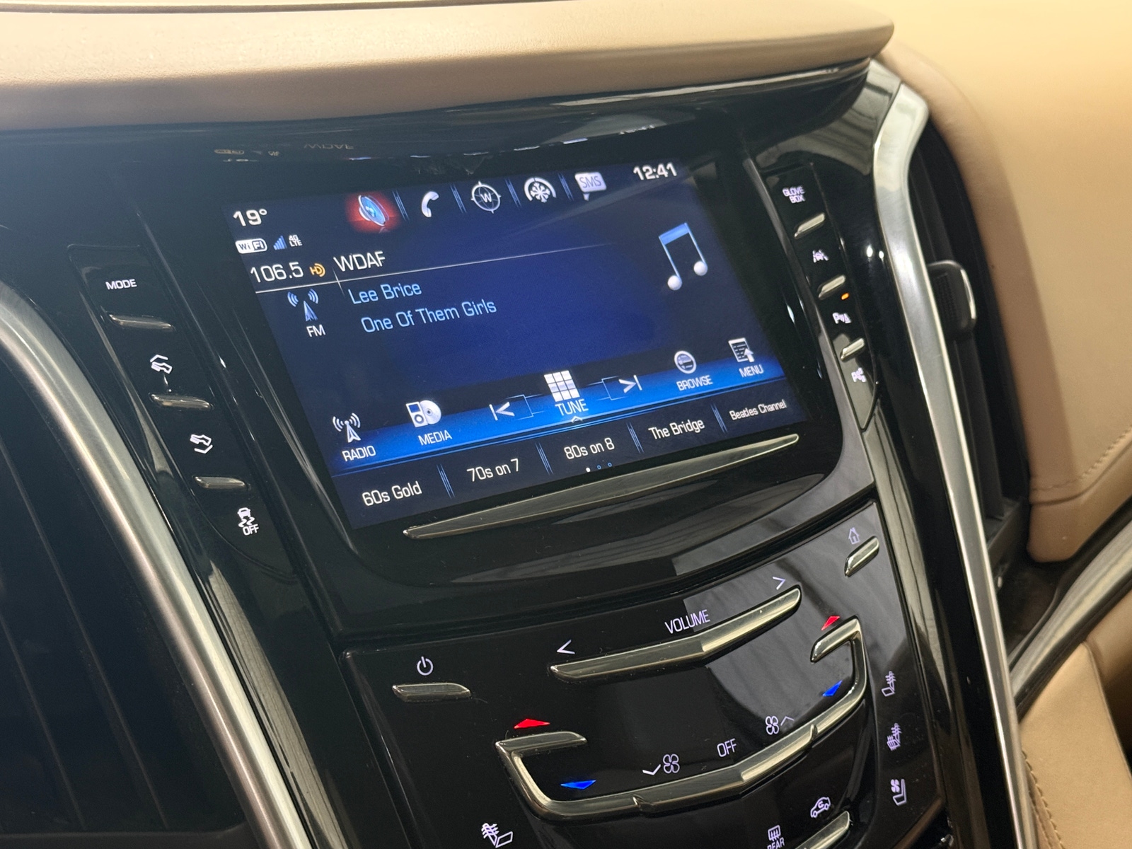 Thumbnail: 2020 Cadillac Escalade - 3