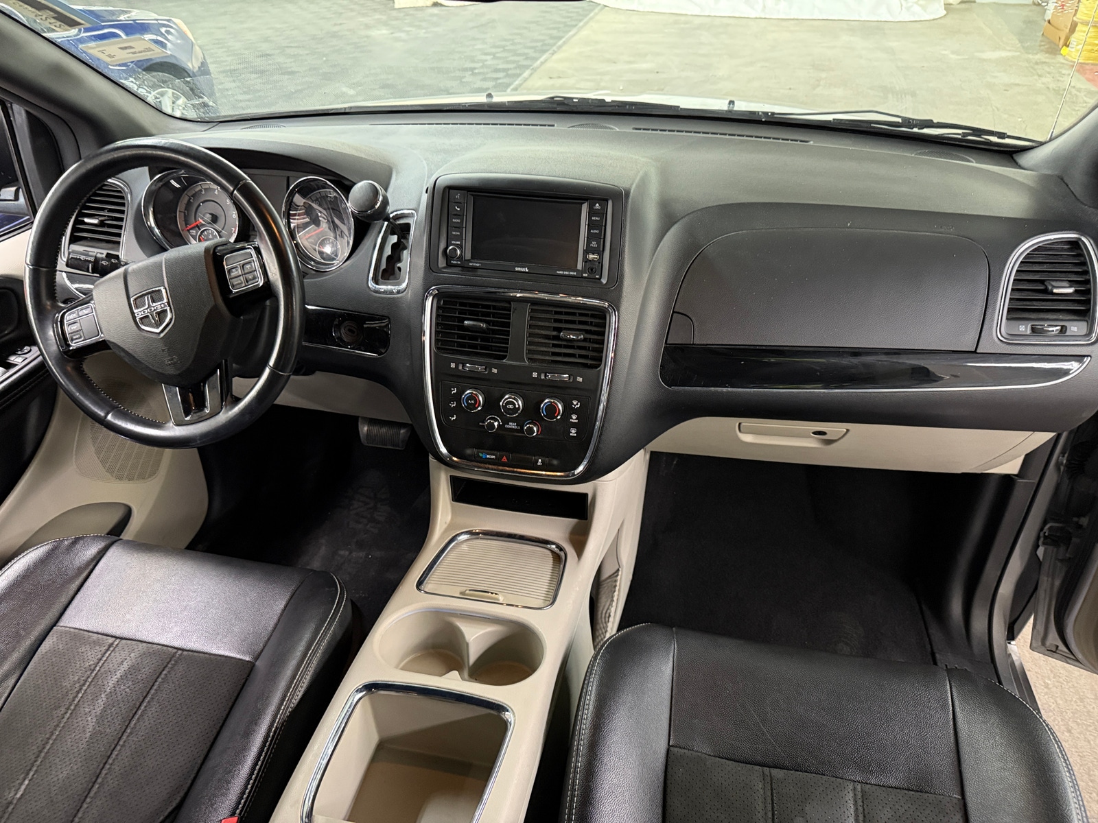 Thumbnail: 2019 Dodge Grand Caravan - 2