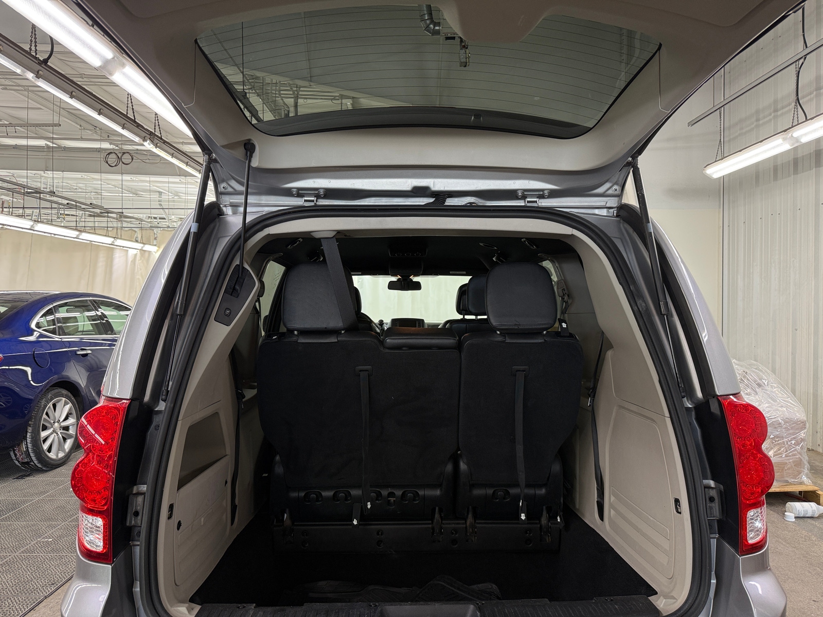 Thumbnail: 2019 Dodge Grand Caravan - 6