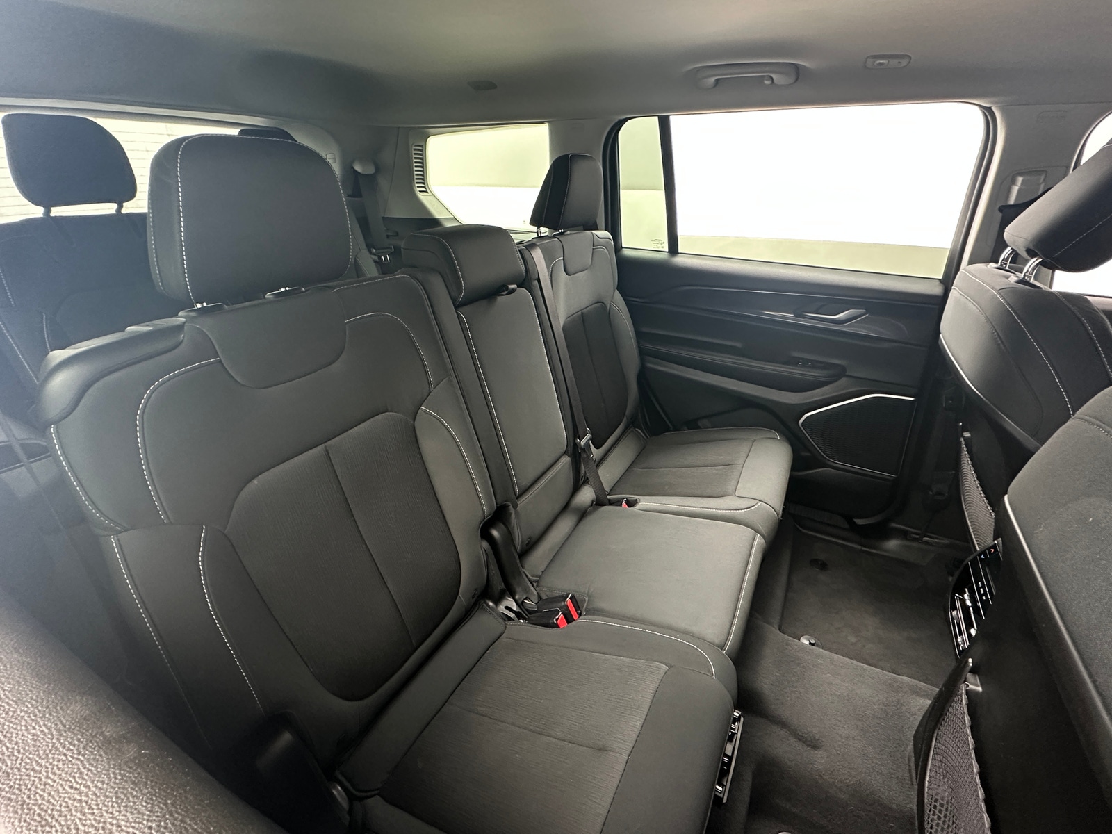 Thumbnail: 2022 Jeep Grand Cherokee L - 6